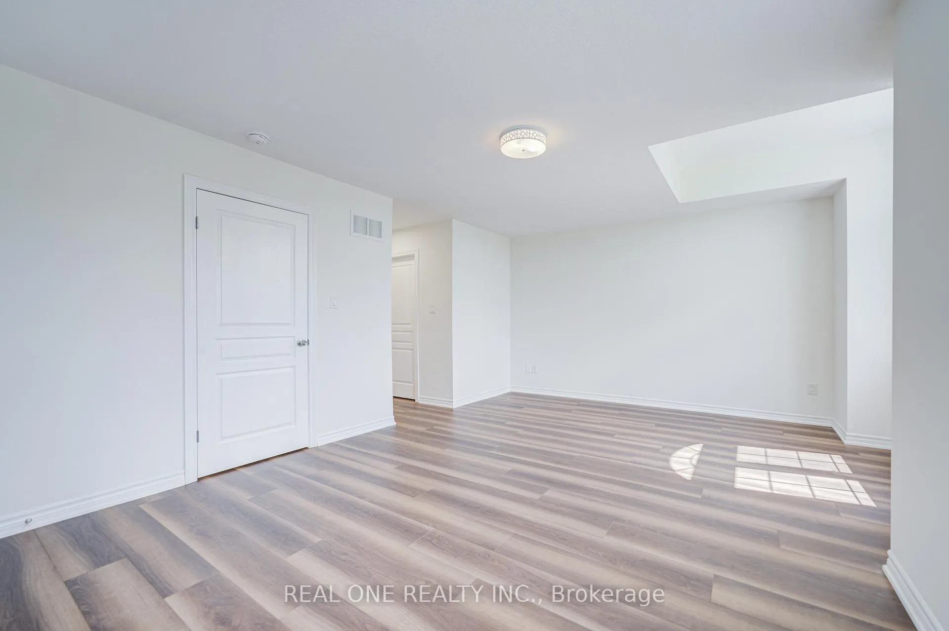 Photo 27 of 76 Vinton Road, Hamilton, Meadowlands — HOMEH