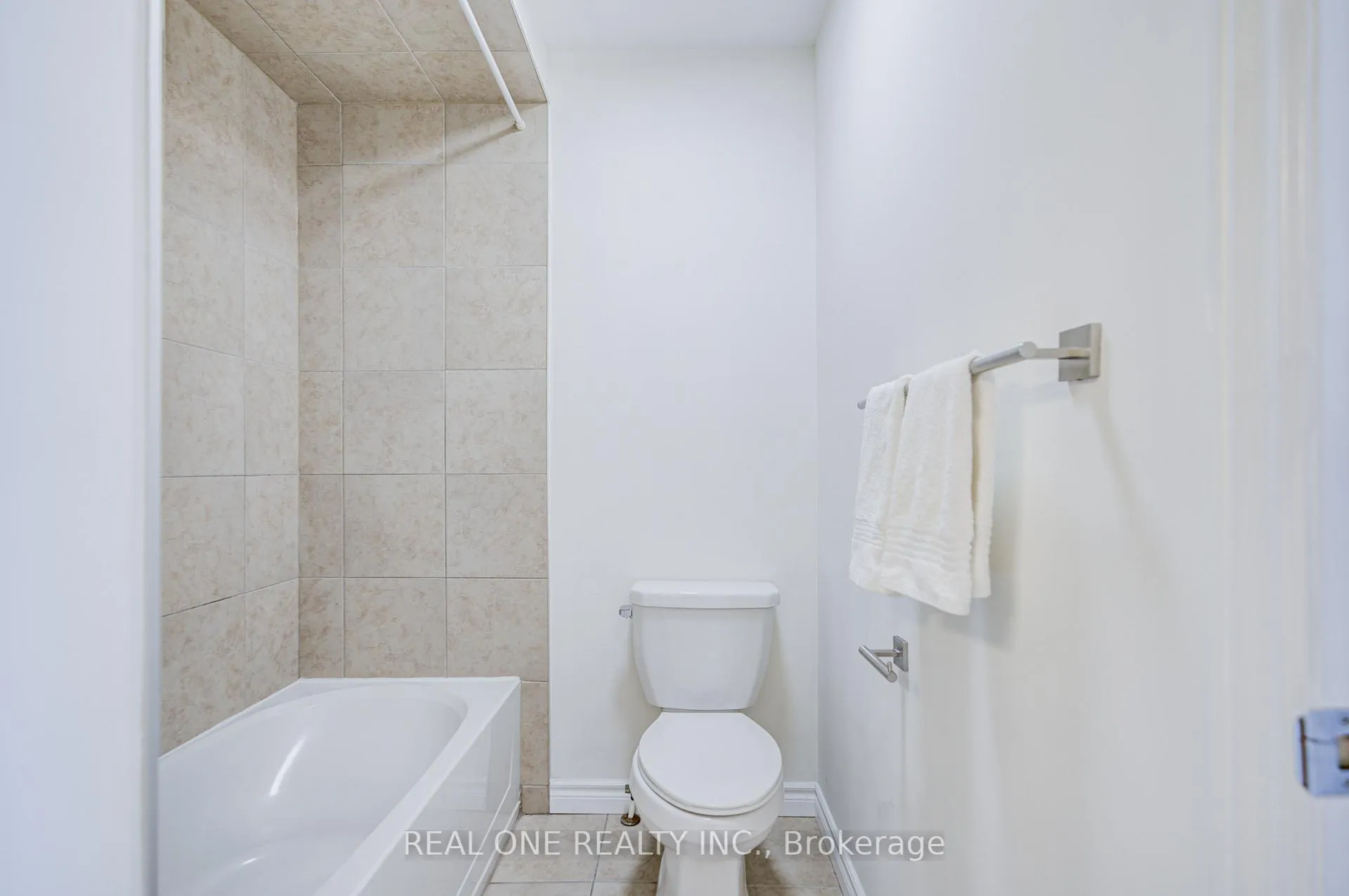 Photo 32 of 76 Vinton Road, Hamilton, Meadowlands — HOMEH