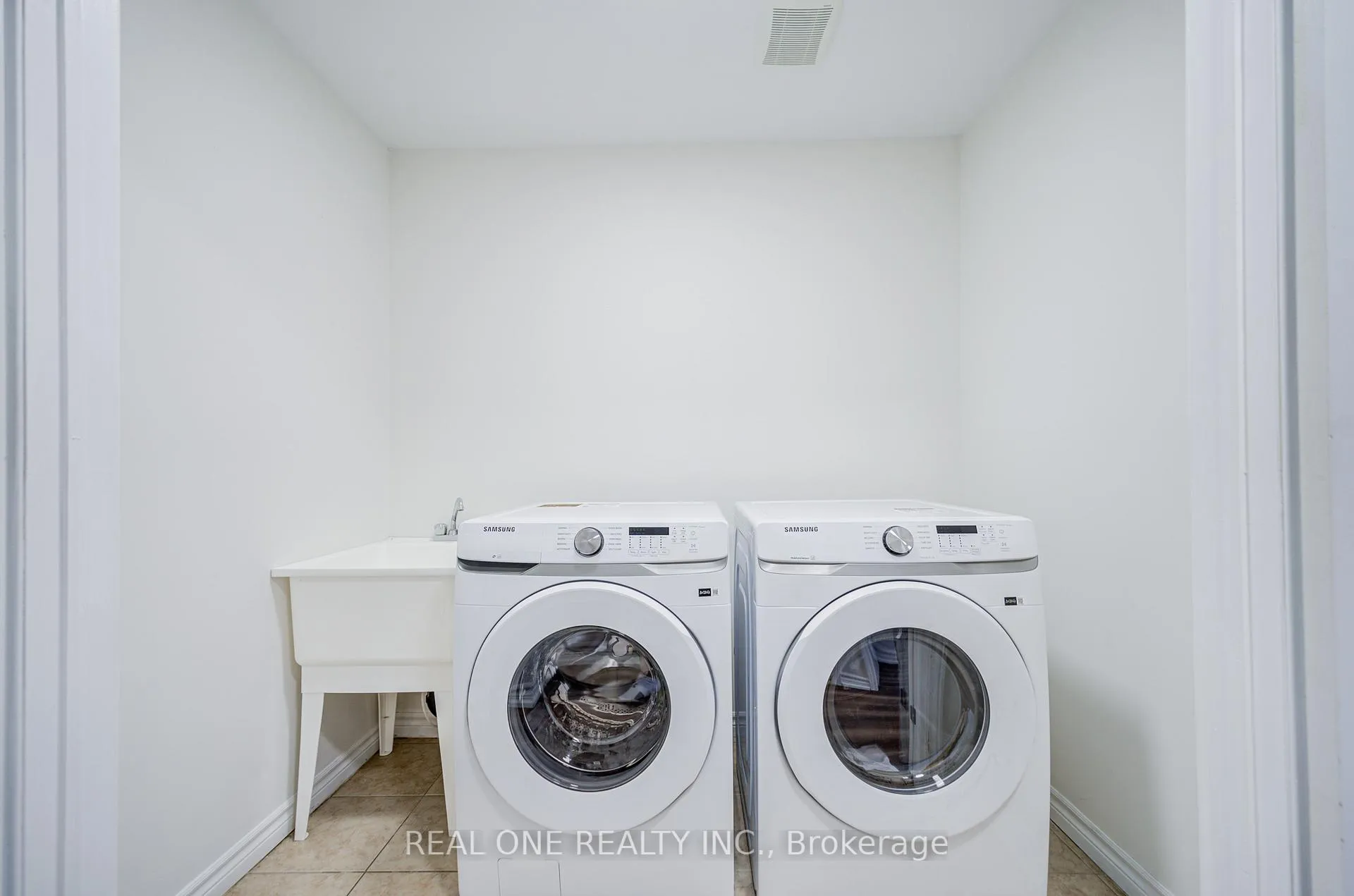 Photo 39 of 76 Vinton Road, Hamilton, Meadowlands — HOMEH