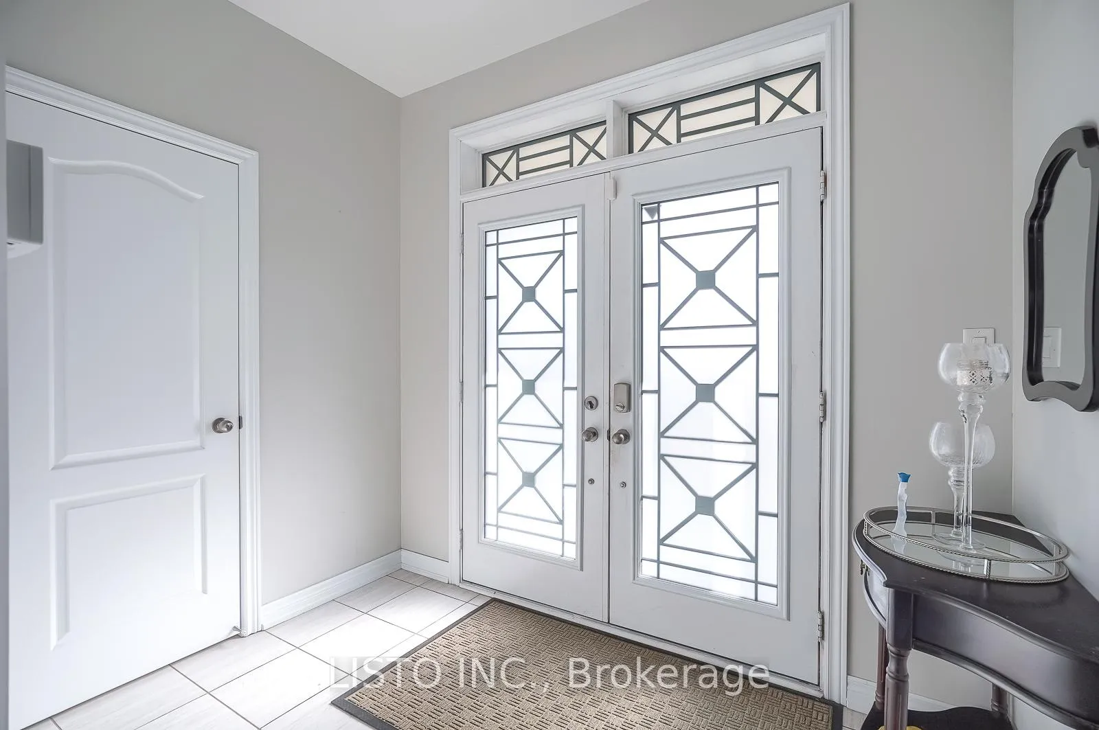 Photo 5 of 50 Henry Smith Avenue, Clarington, Bowmanville — HOMEH