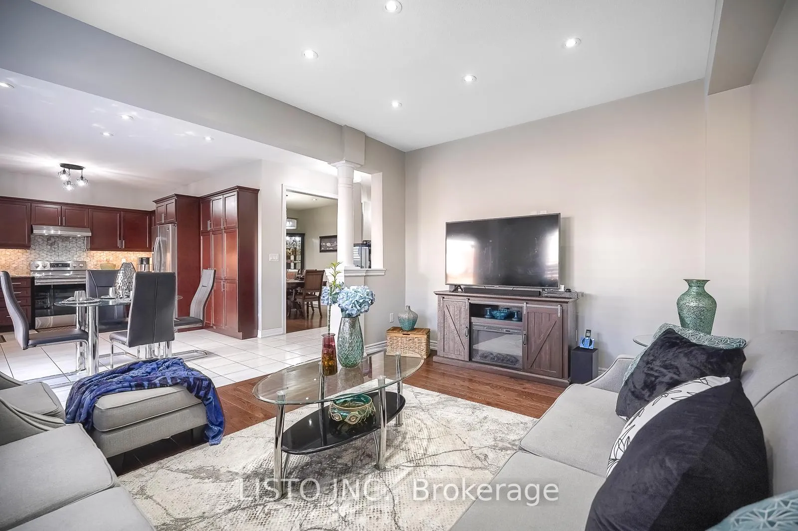 Photo 12 of 50 Henry Smith Avenue, Clarington, Bowmanville — HOMEH