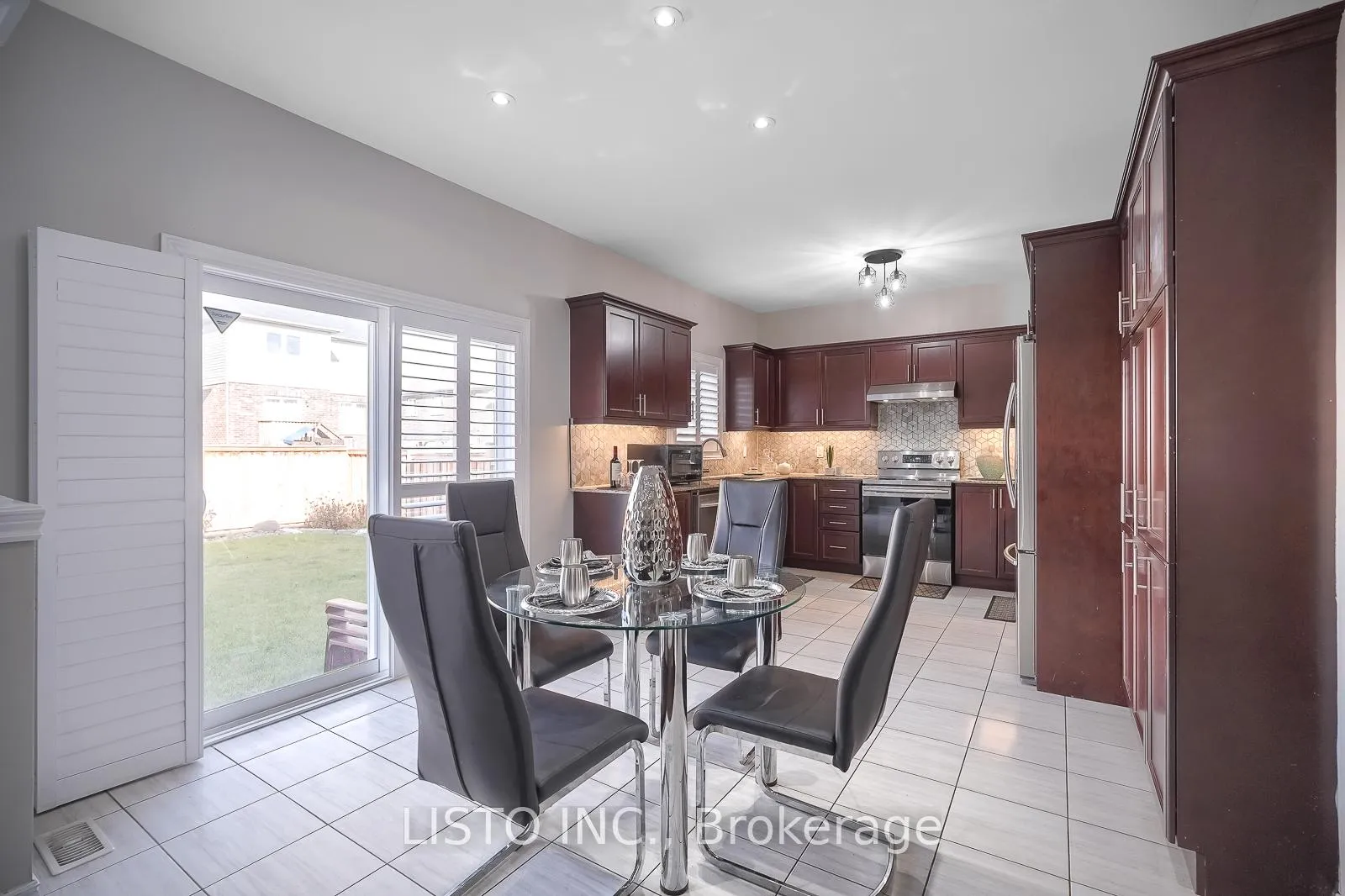 Photo 15 of 50 Henry Smith Avenue, Clarington, Bowmanville — HOMEH