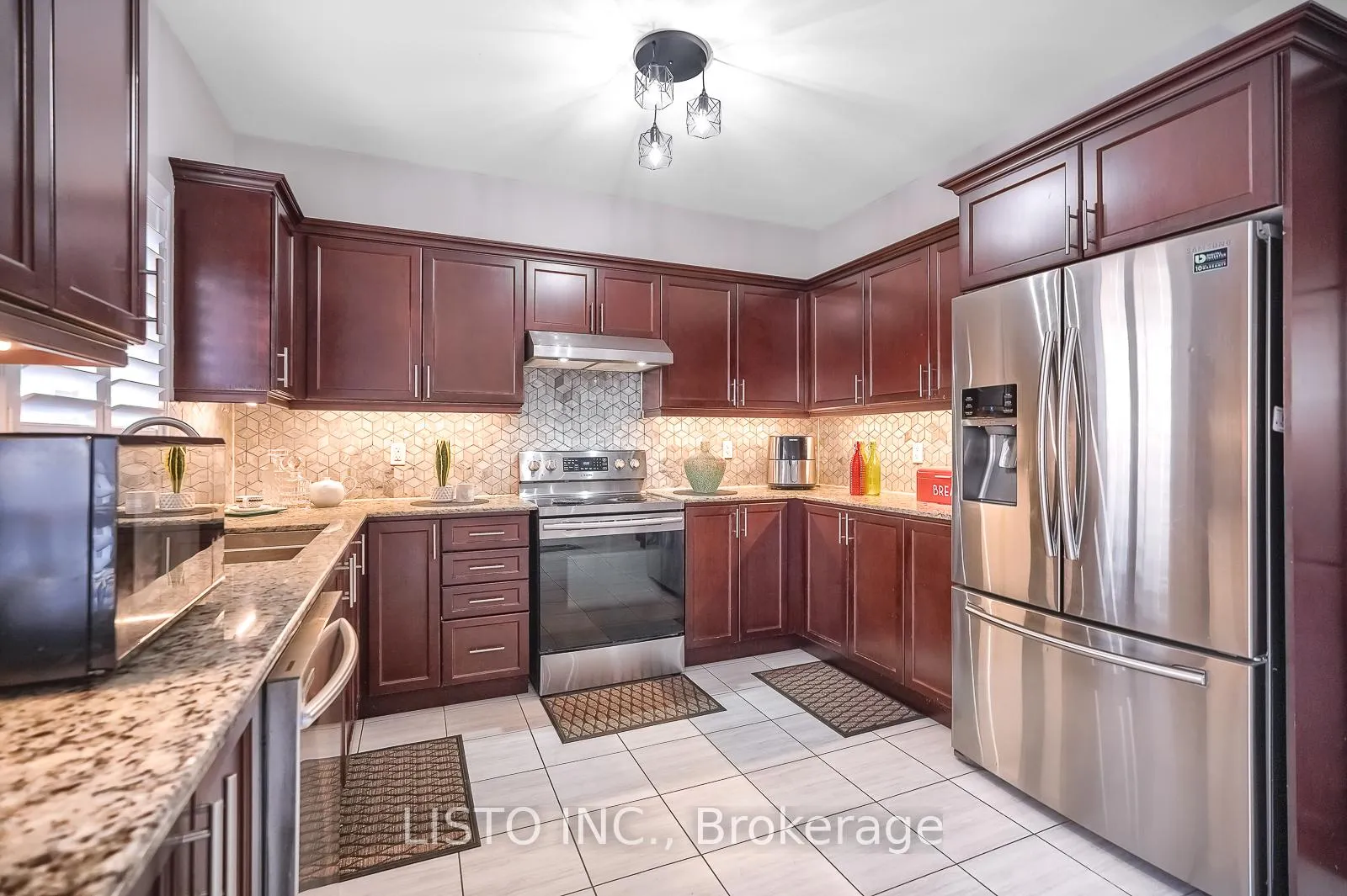 Photo 16 of 50 Henry Smith Avenue, Clarington, Bowmanville — HOMEH