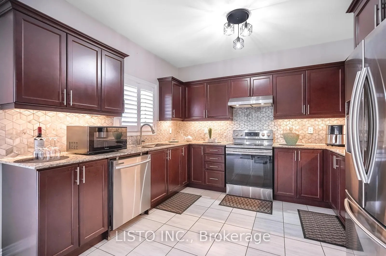 Photo 17 of 50 Henry Smith Avenue, Clarington, Bowmanville — HOMEH