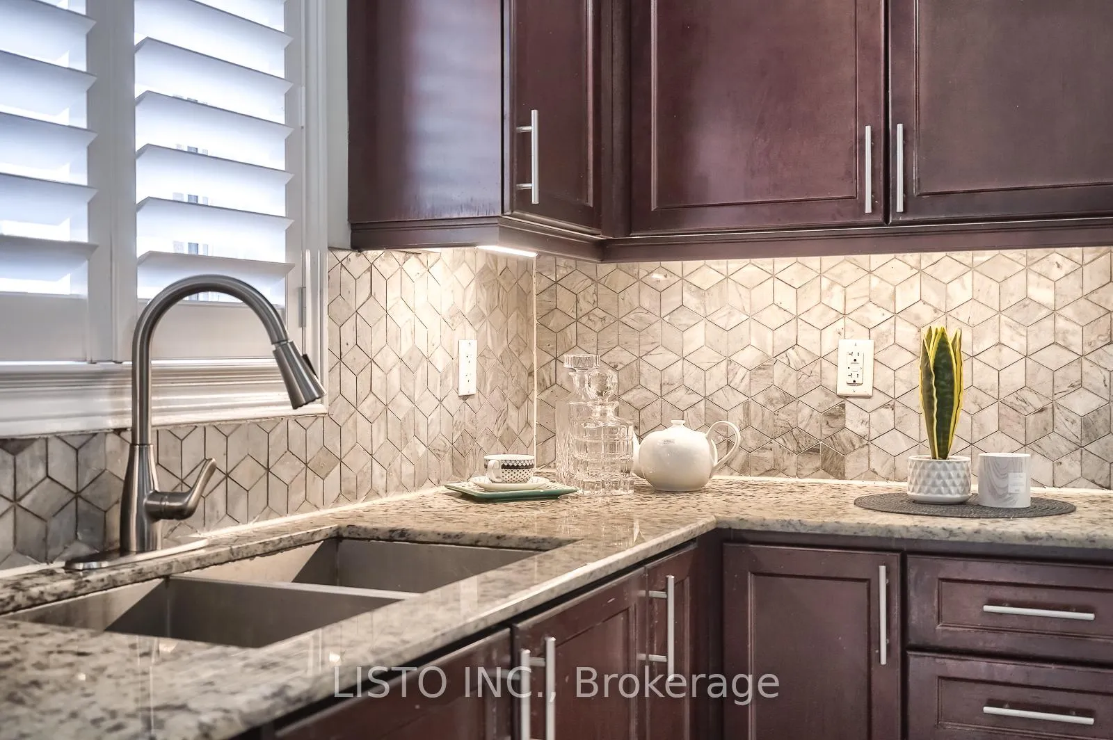 Photo 18 of 50 Henry Smith Avenue, Clarington, Bowmanville — HOMEH