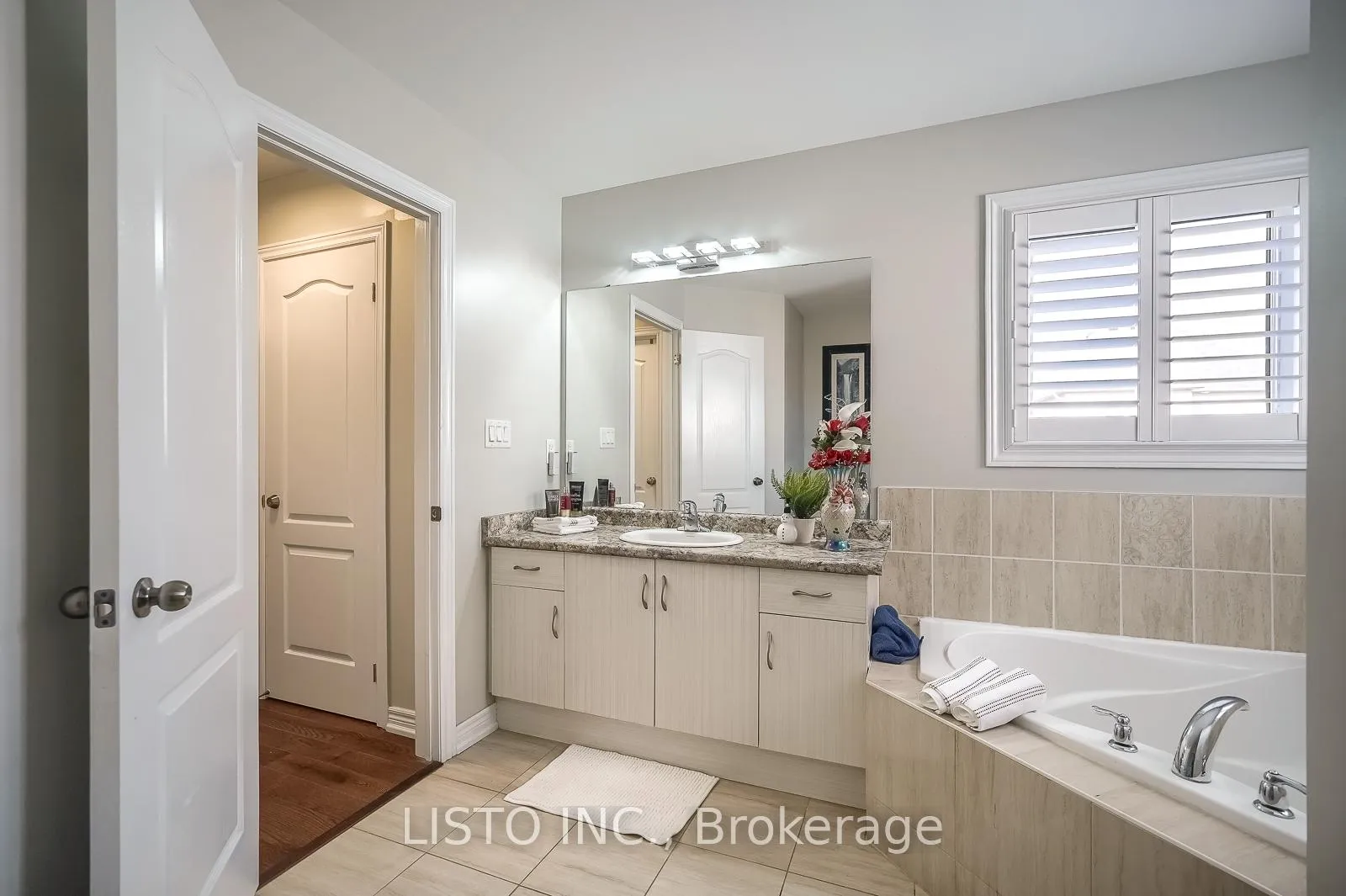 Photo 25 of 50 Henry Smith Avenue, Clarington, Bowmanville — HOMEH