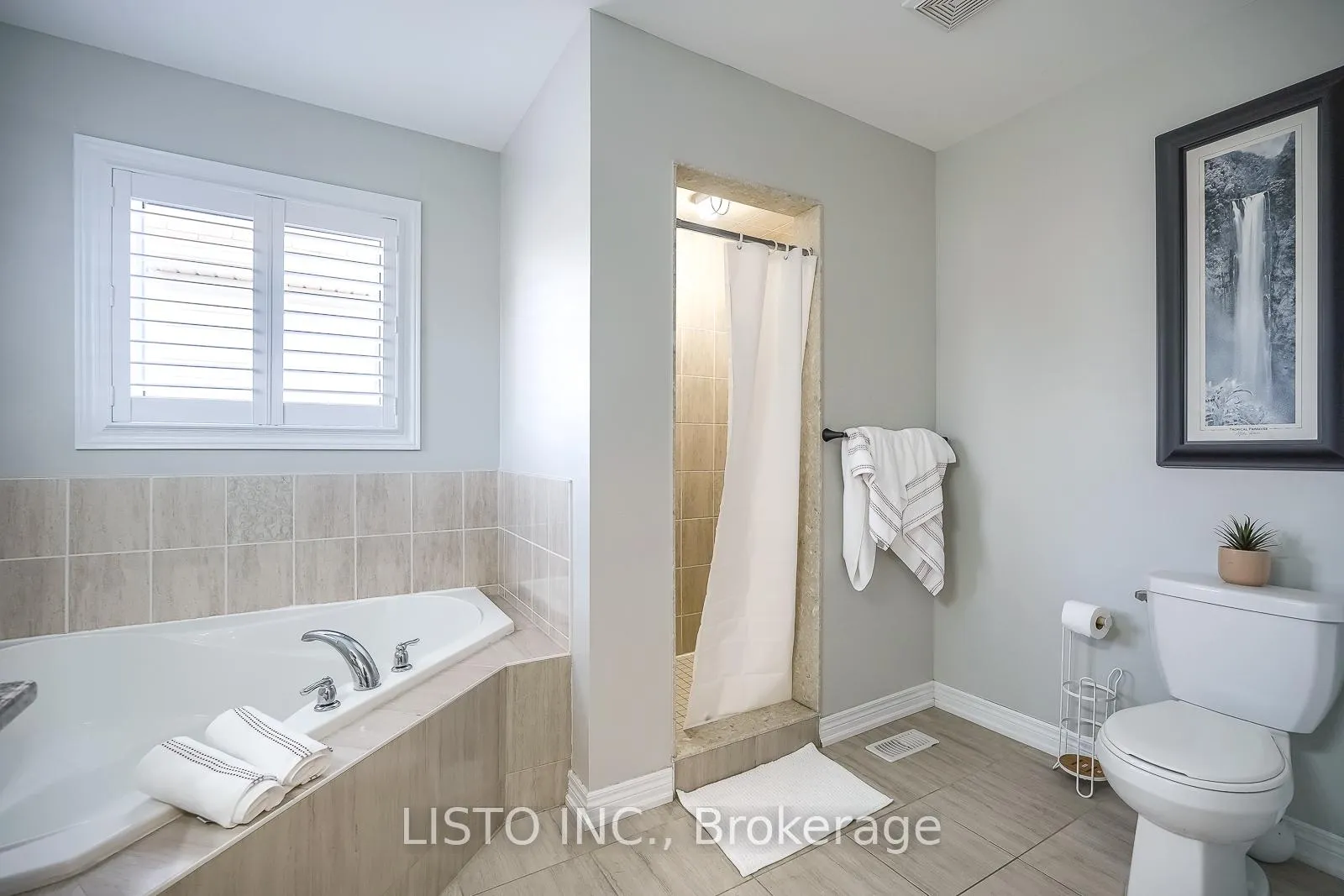 Photo 26 of 50 Henry Smith Avenue, Clarington, Bowmanville — HOMEH