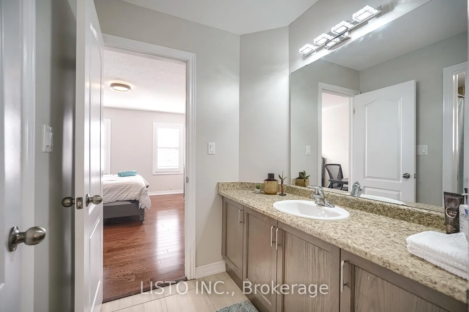 Photo 34 of 50 Henry Smith Avenue, Clarington, Bowmanville — HOMEH