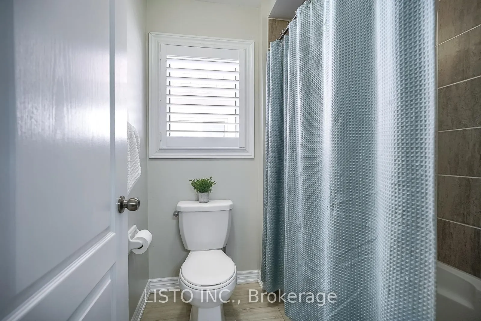 Photo 35 of 50 Henry Smith Avenue, Clarington, Bowmanville — HOMEH