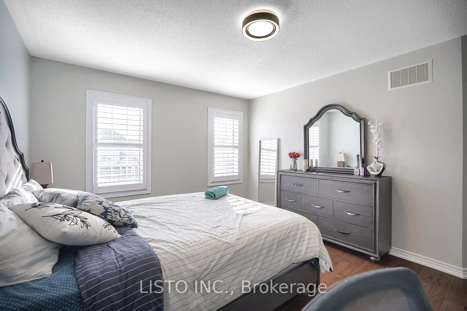 Photo 37 of 50 Henry Smith Avenue, Clarington, Bowmanville — HOMEH
