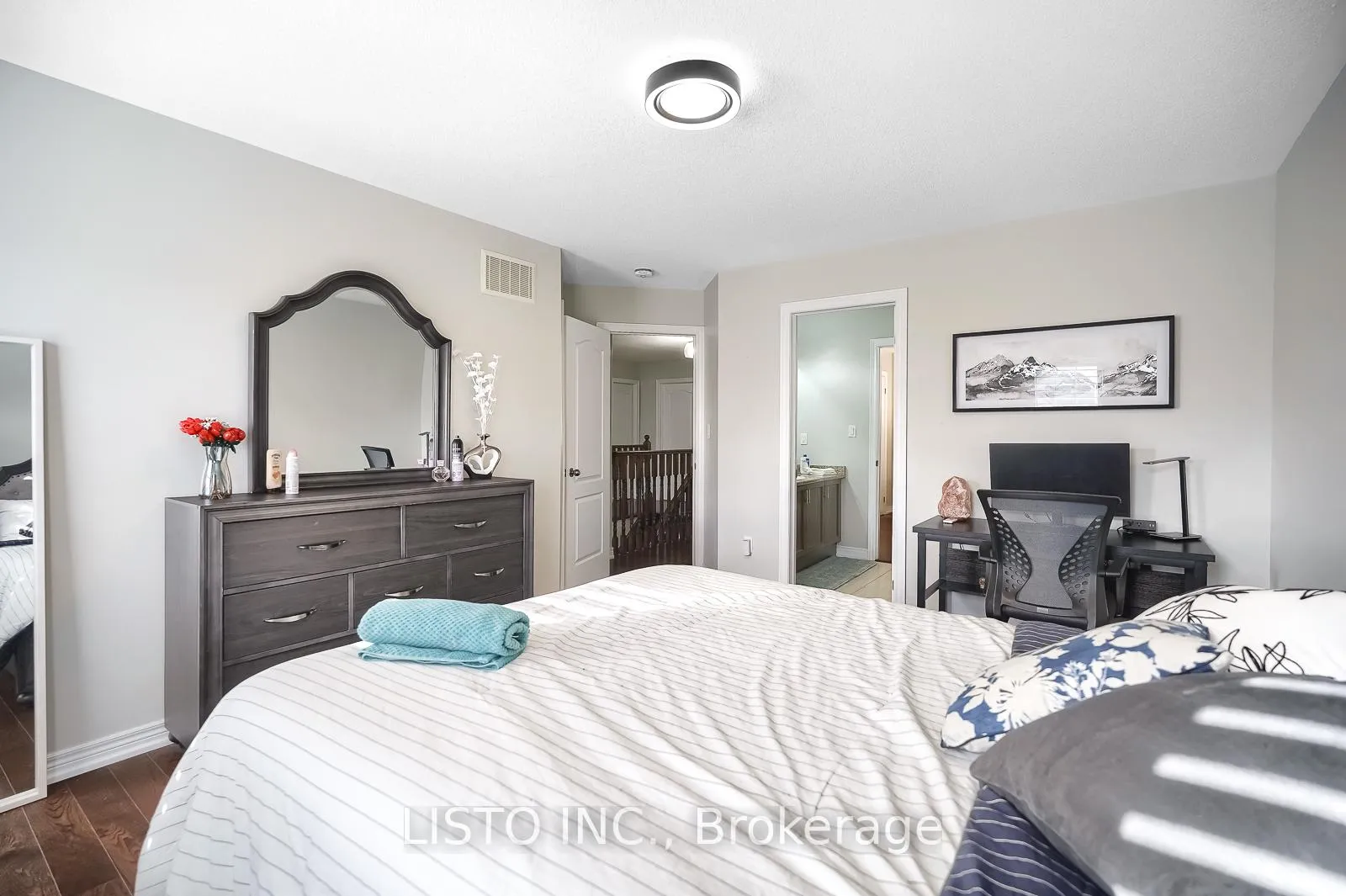 Photo 38 of 50 Henry Smith Avenue, Clarington, Bowmanville — HOMEH