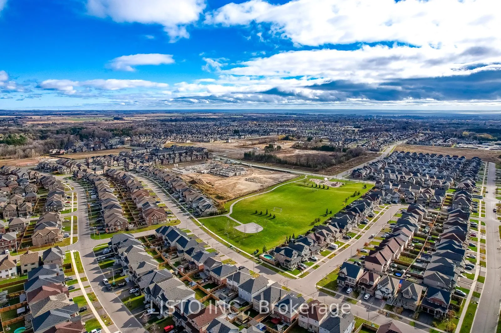 Photo 45 of 50 Henry Smith Avenue, Clarington, Bowmanville — HOMEH