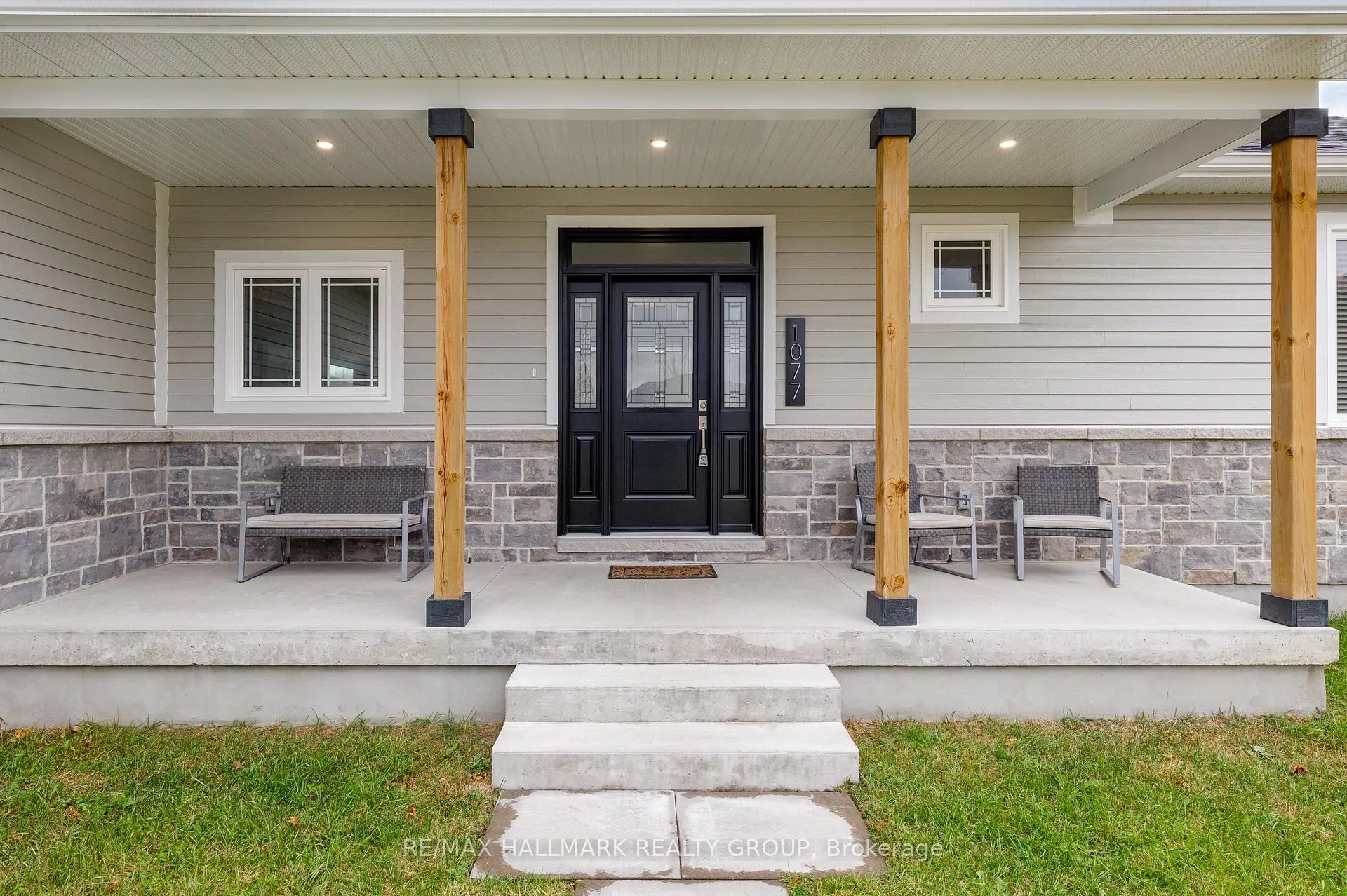Photo 2 of 1077 Shearer Drive, Brockville — HOMEH