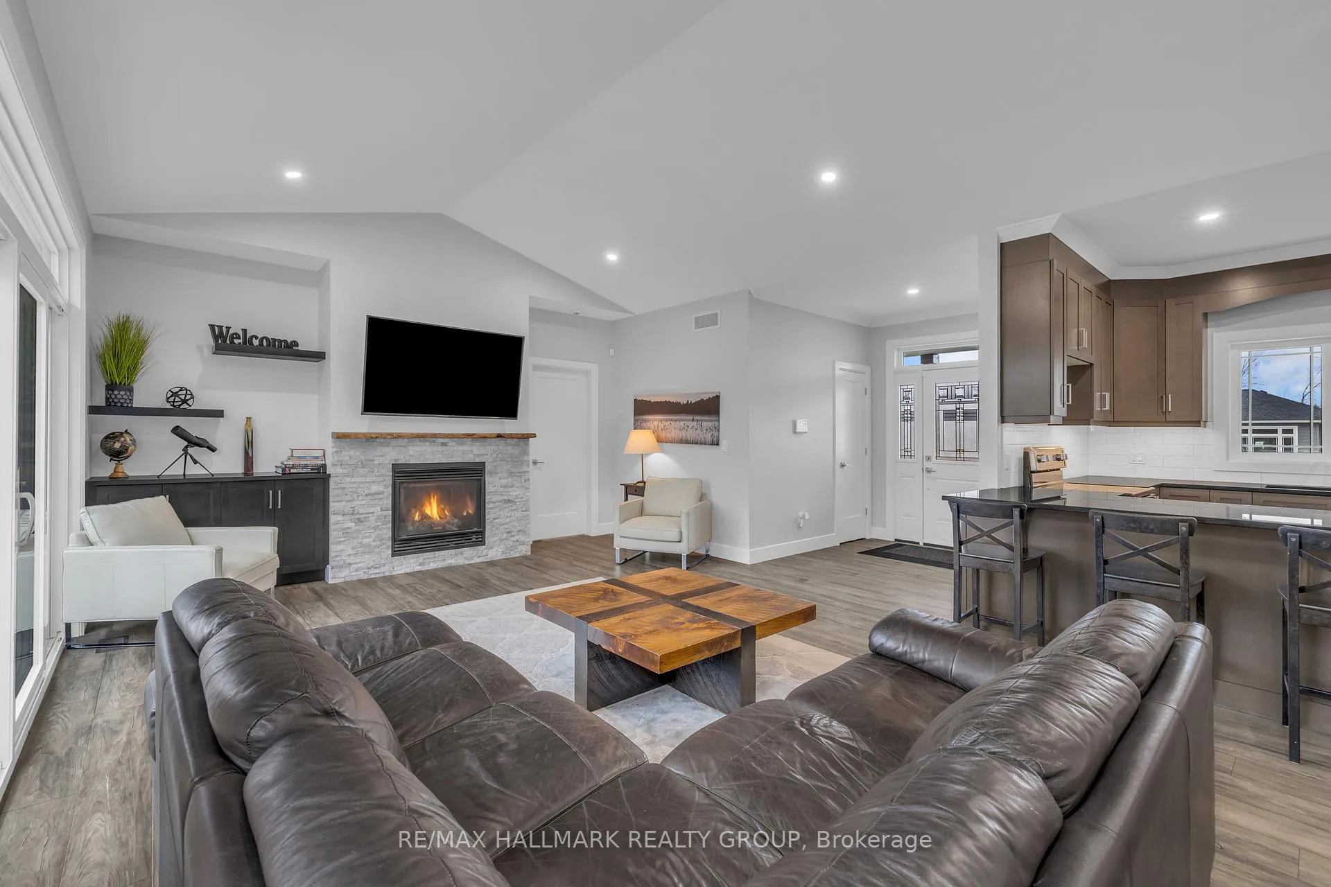 Photo 5 of 1077 Shearer Drive, Brockville — HOMEH