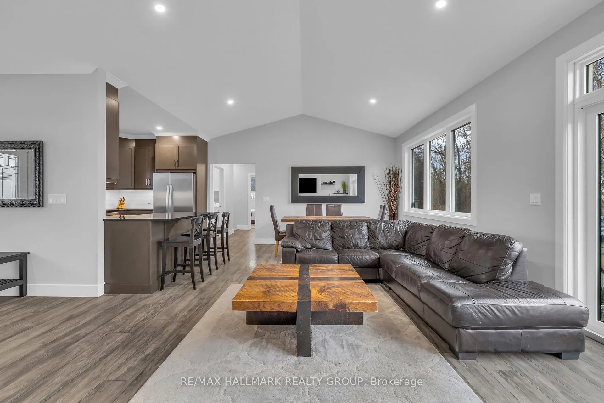 Photo 10 of 1077 Shearer Drive, Brockville — HOMEH