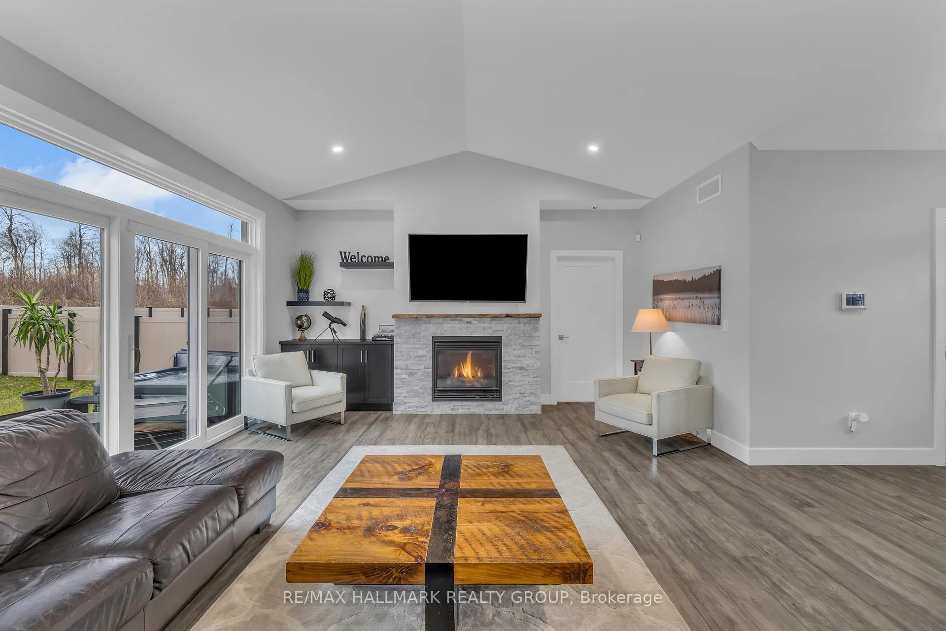 Photo 11 of 1077 Shearer Drive, Brockville — HOMEH