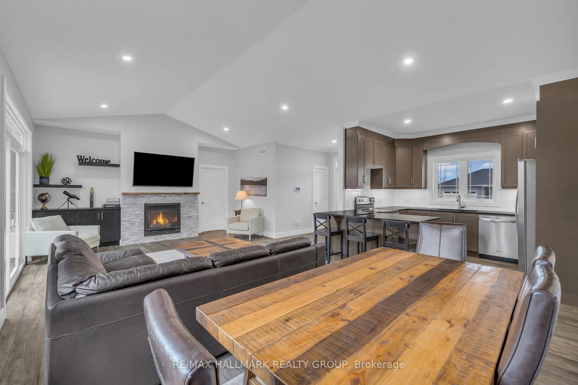 Photo 12 of 1077 Shearer Drive, Brockville — HOMEH