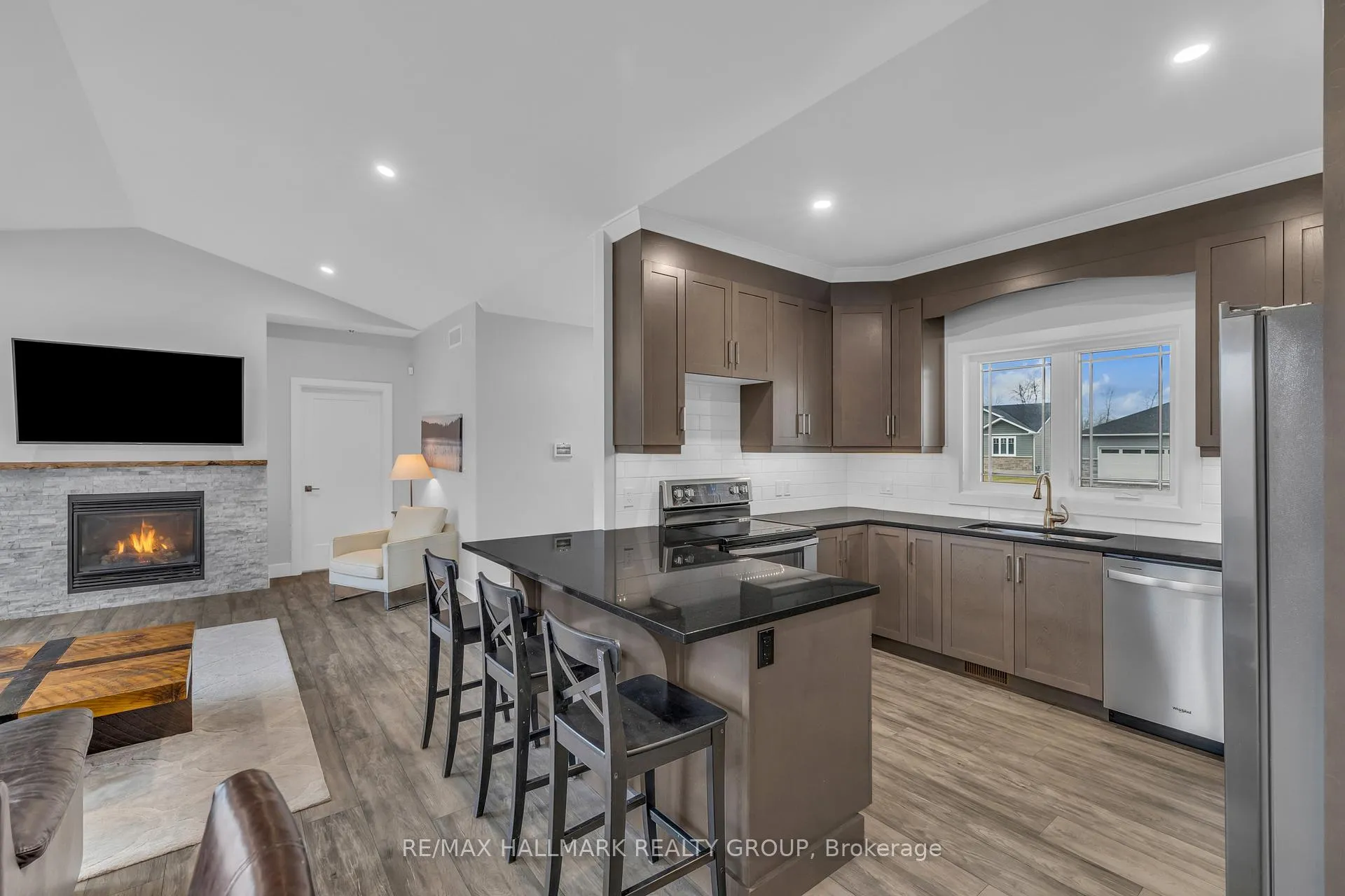 Photo 15 of 1077 Shearer Drive, Brockville — HOMEH