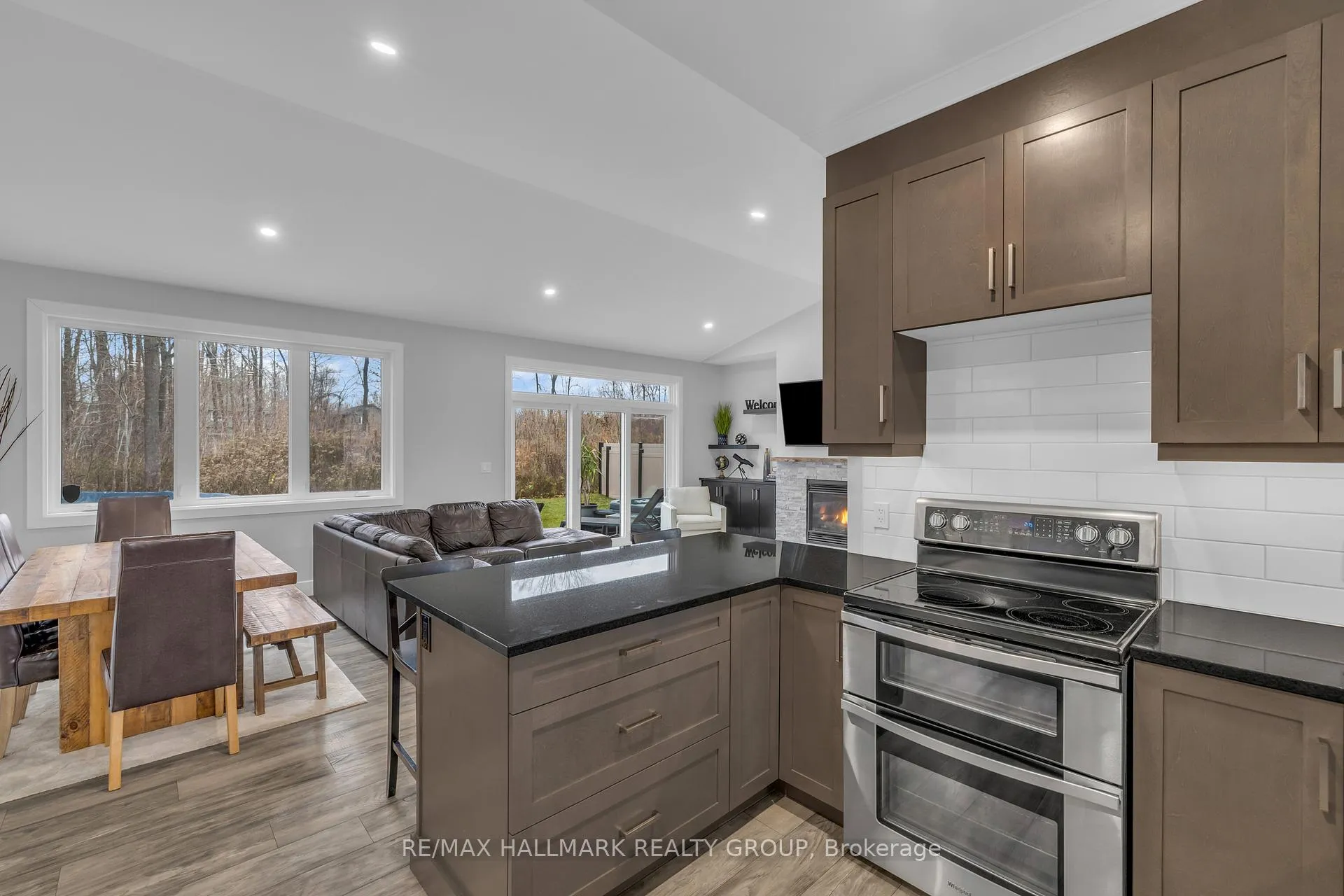 Photo 17 of 1077 Shearer Drive, Brockville — HOMEH
