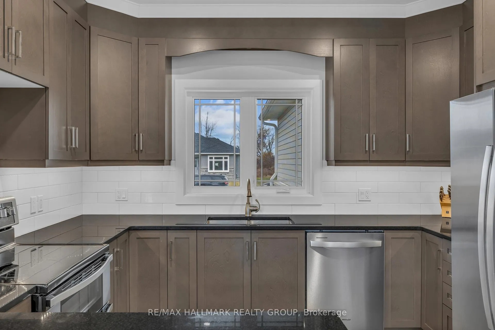Photo 19 of 1077 Shearer Drive, Brockville — HOMEH