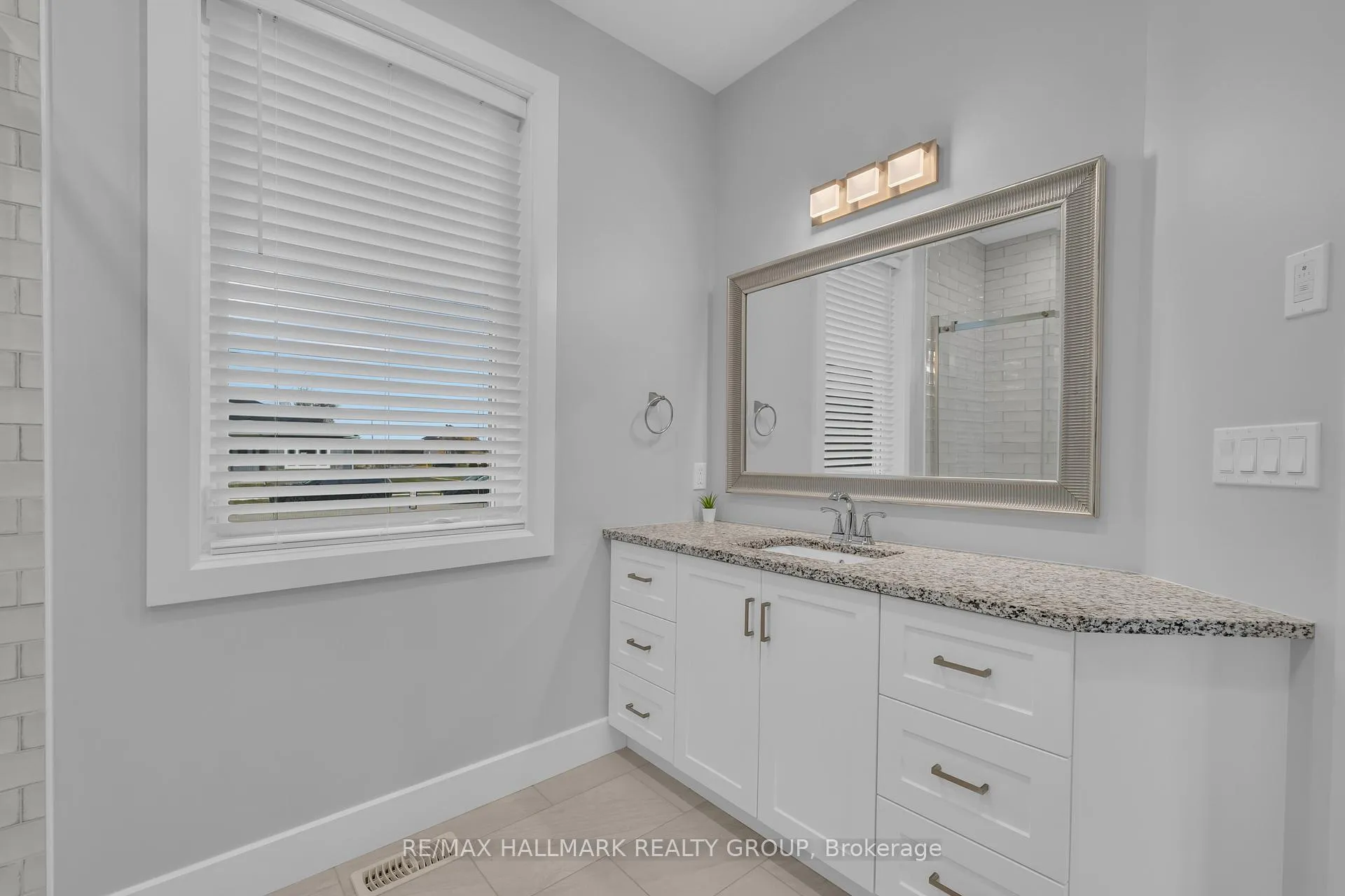 Photo 23 of 1077 Shearer Drive, Brockville — HOMEH