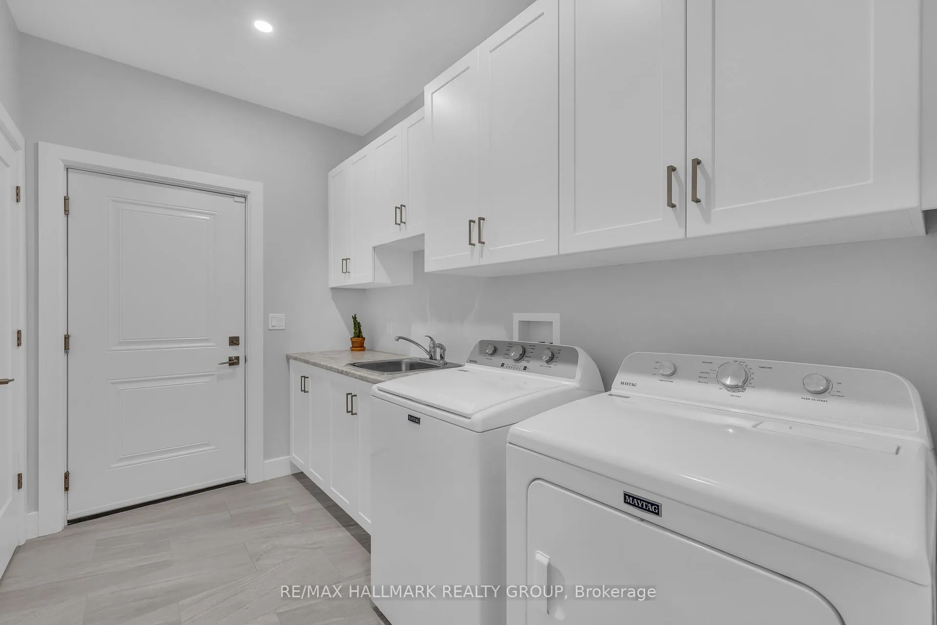 Photo 30 of 1077 Shearer Drive, Brockville — HOMEH