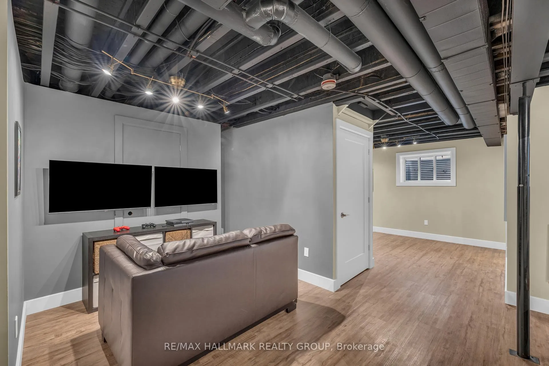 Photo 33 of 1077 Shearer Drive, Brockville — HOMEH