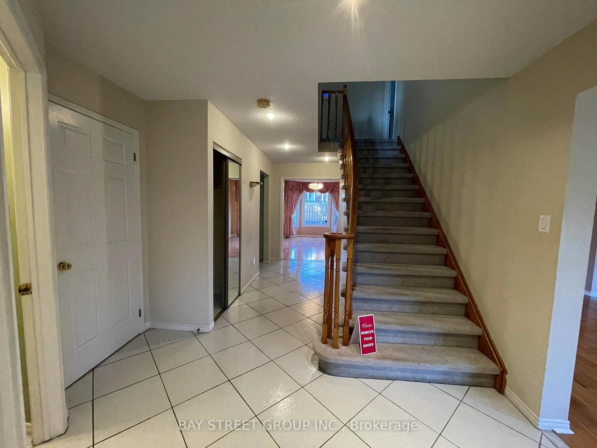 Photo 2 of 36 Tomlinson Circle, Markham, Buttonville — HOMEH