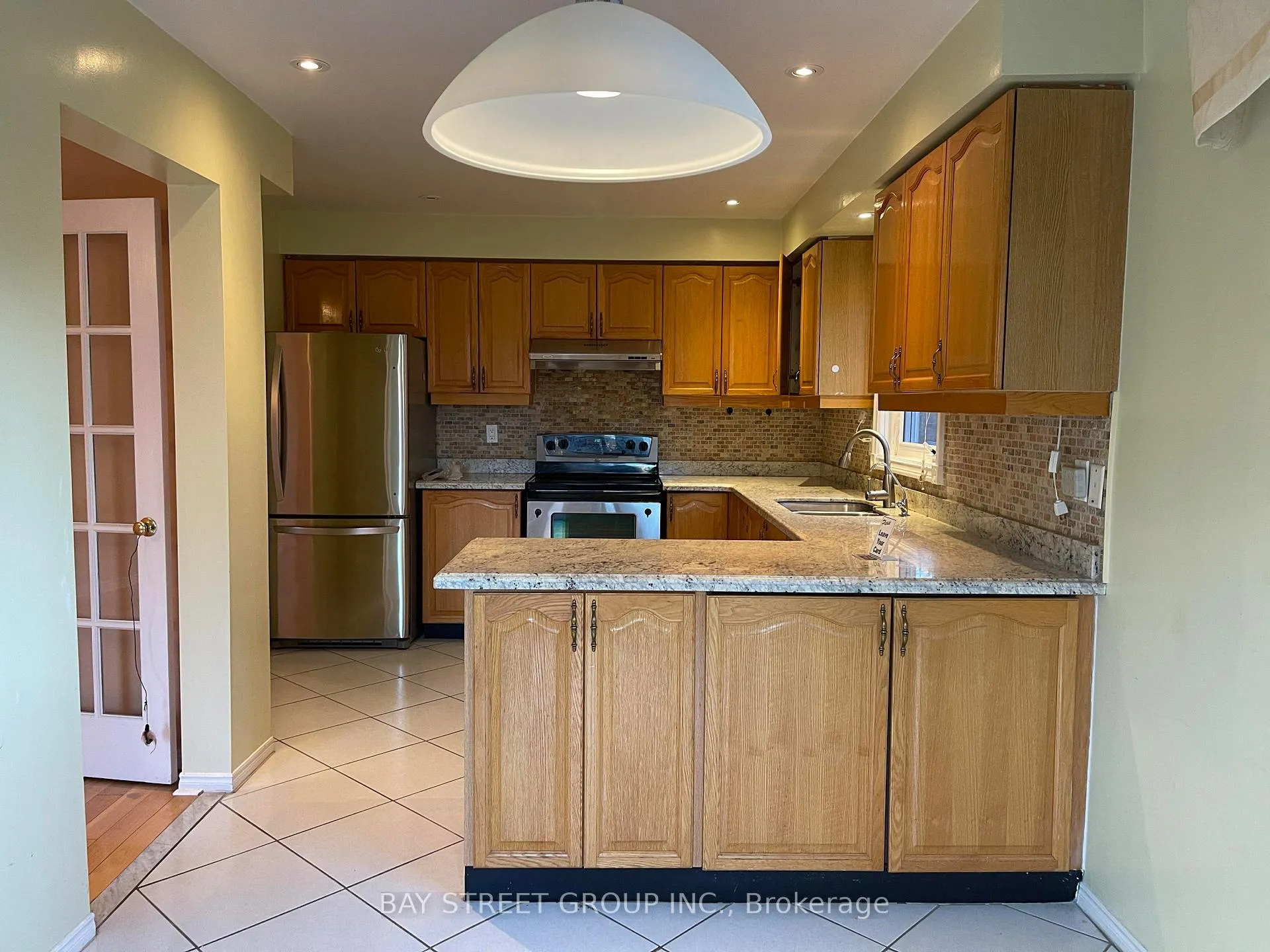 Photo 7 of 36 Tomlinson Circle, Markham, Buttonville — HOMEH