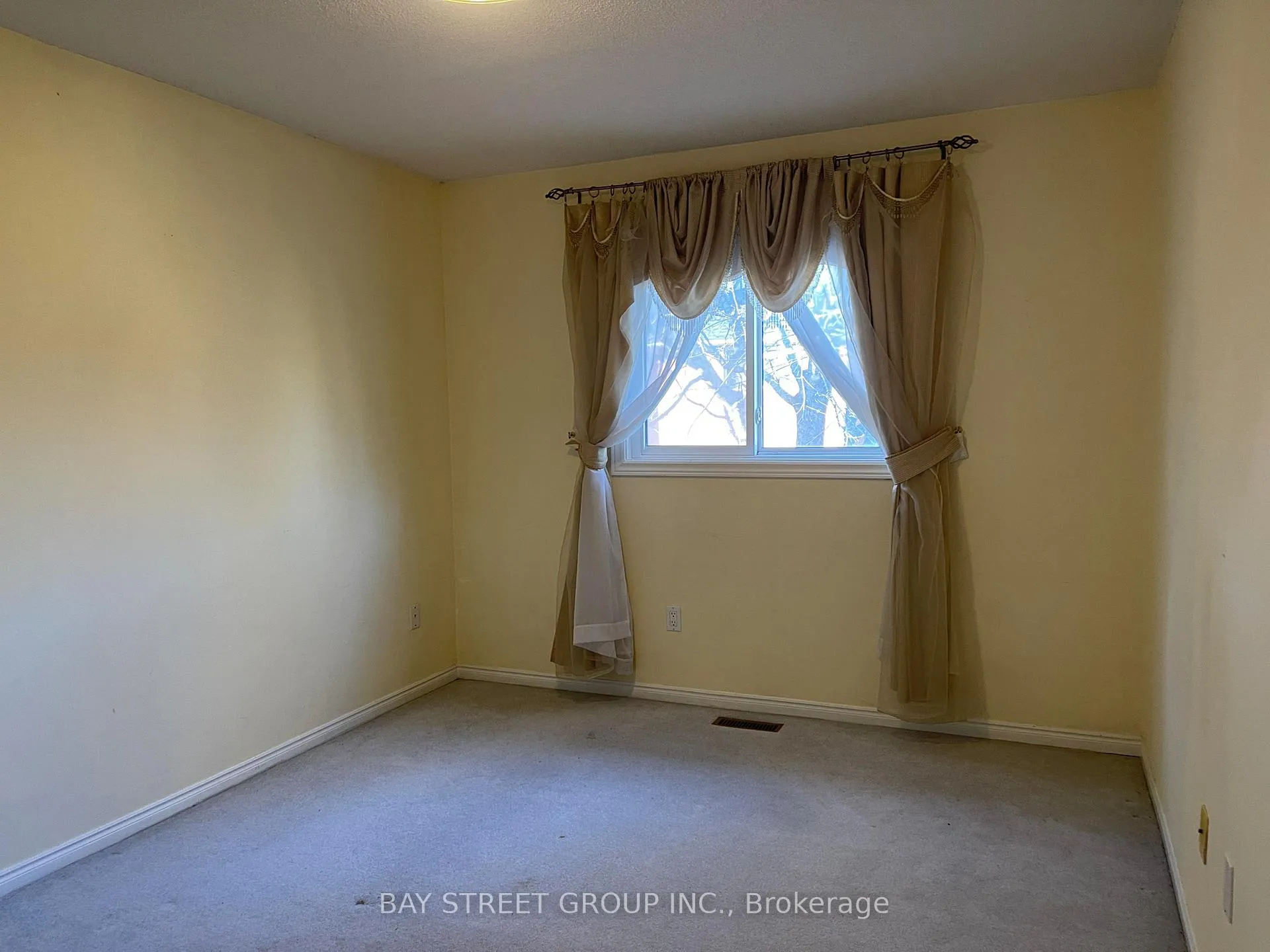 Photo 15 of 36 Tomlinson Circle, Markham, Buttonville — HOMEH