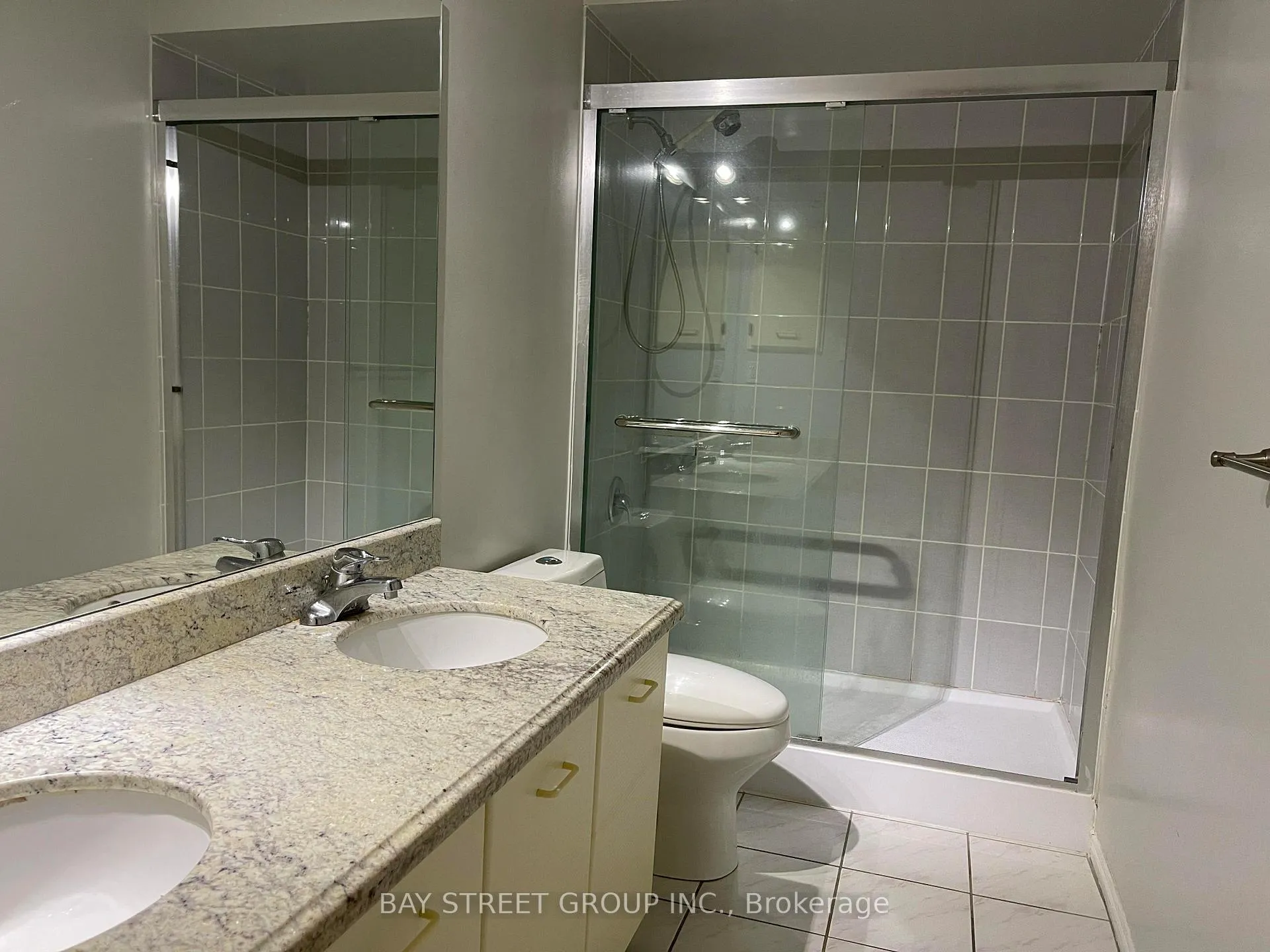 Photo 16 of 36 Tomlinson Circle, Markham, Buttonville — HOMEH