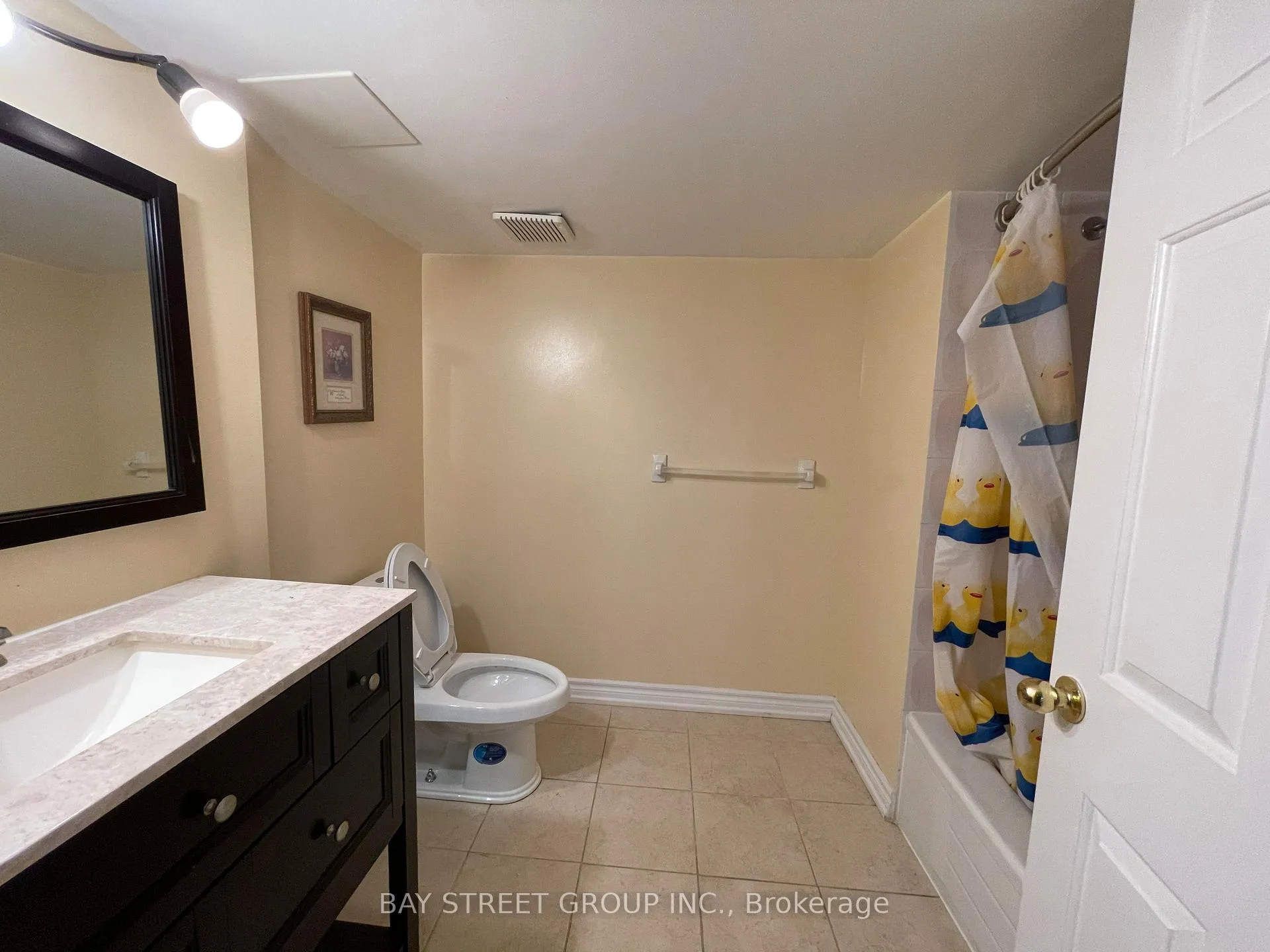 Photo 21 of 36 Tomlinson Circle, Markham, Buttonville — HOMEH
