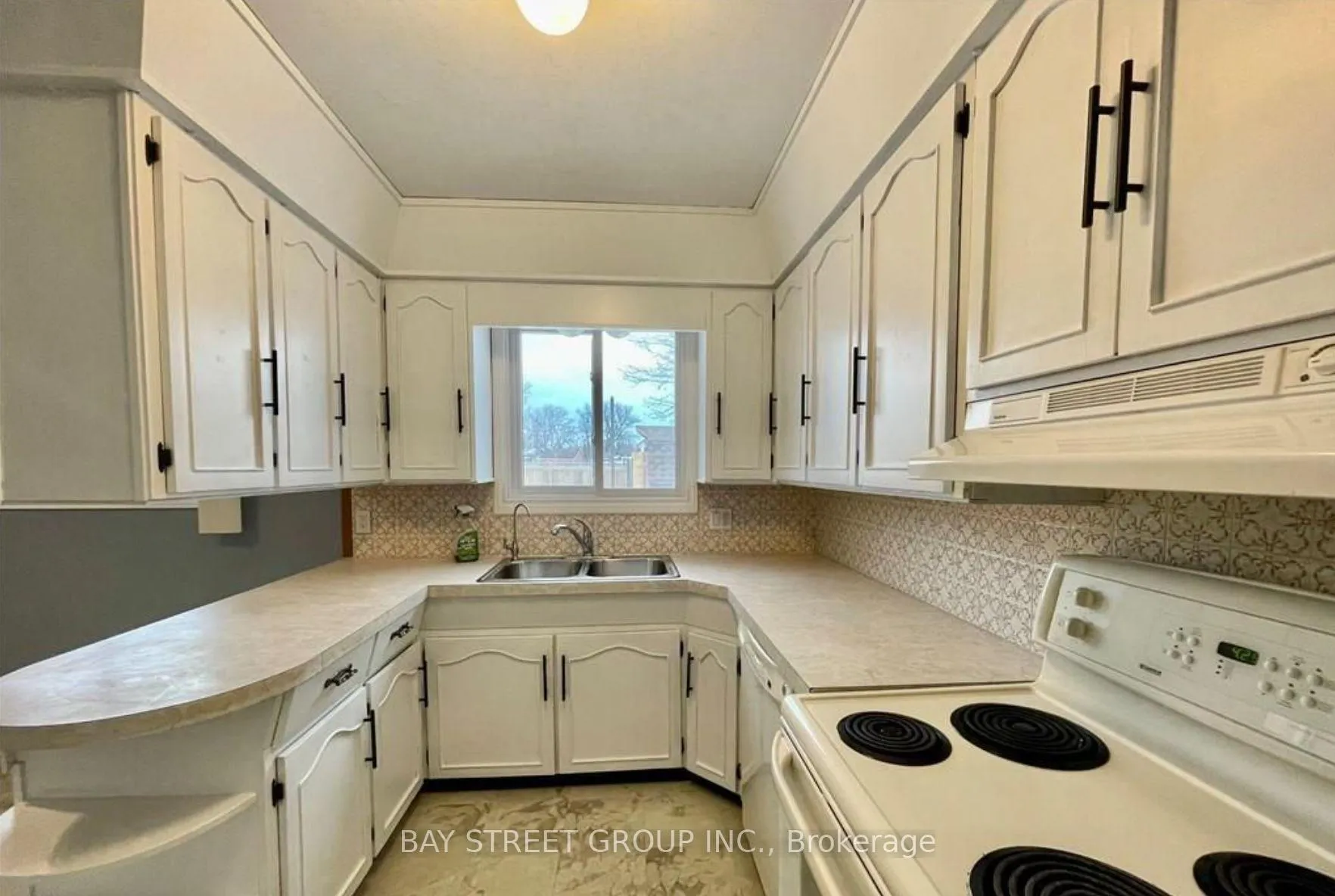 Photo 5 of 6852 Hagar Avenue, Niagara Falls, Arad/Fallsview — HOMEH