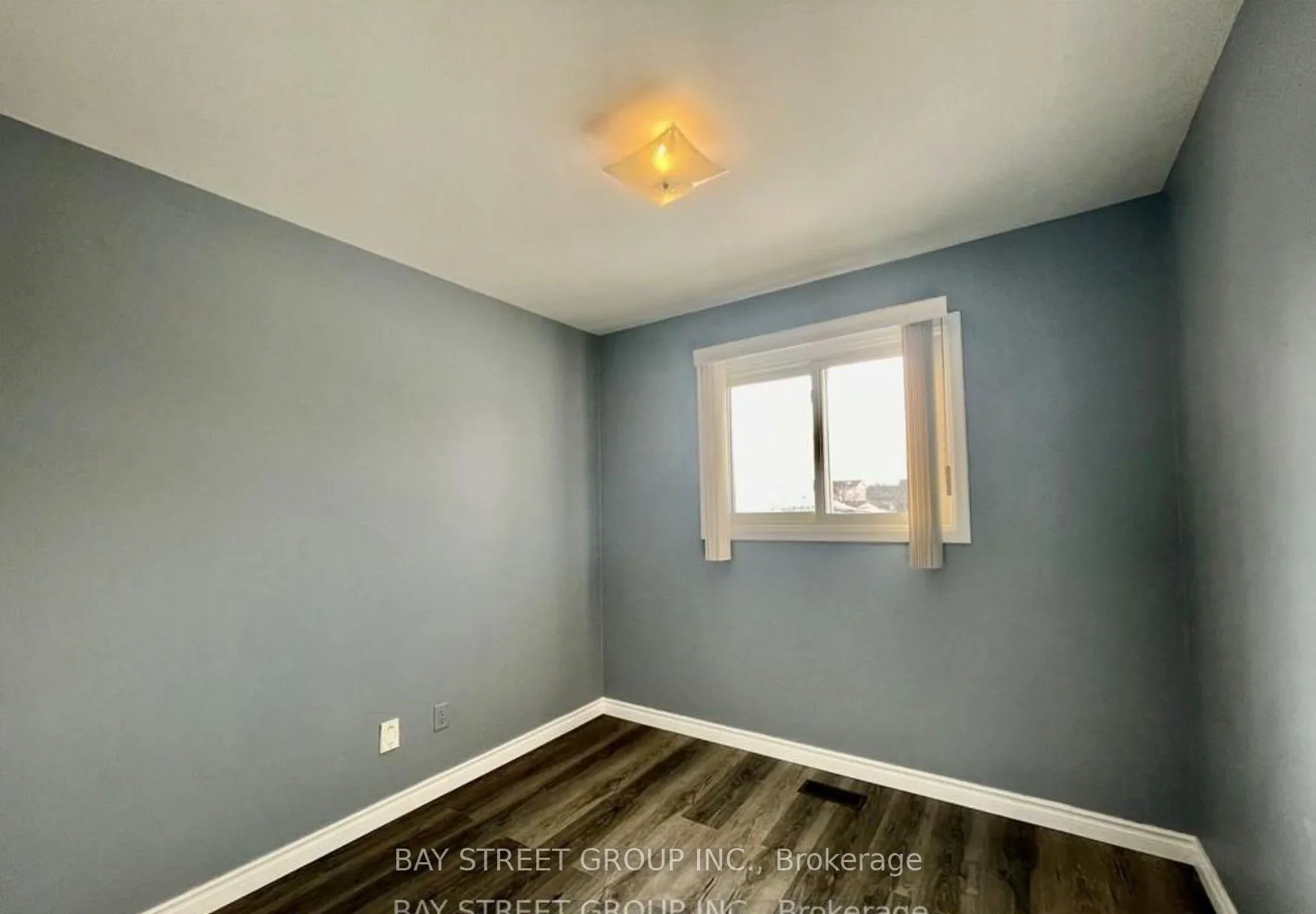 Photo 8 of 6852 Hagar Avenue, Niagara Falls, Arad/Fallsview — HOMEH