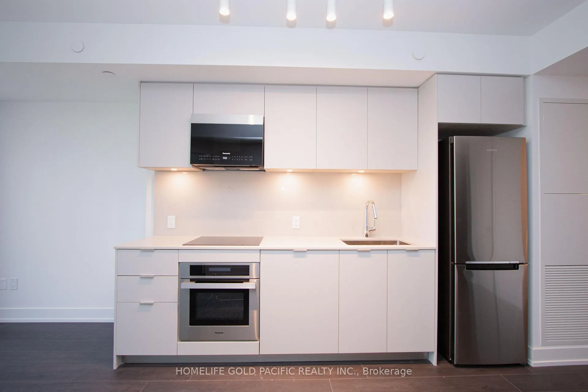 Photo 5 of Unit 917, 8 Cedarland Drive, Markham, Unionville — HOMEH