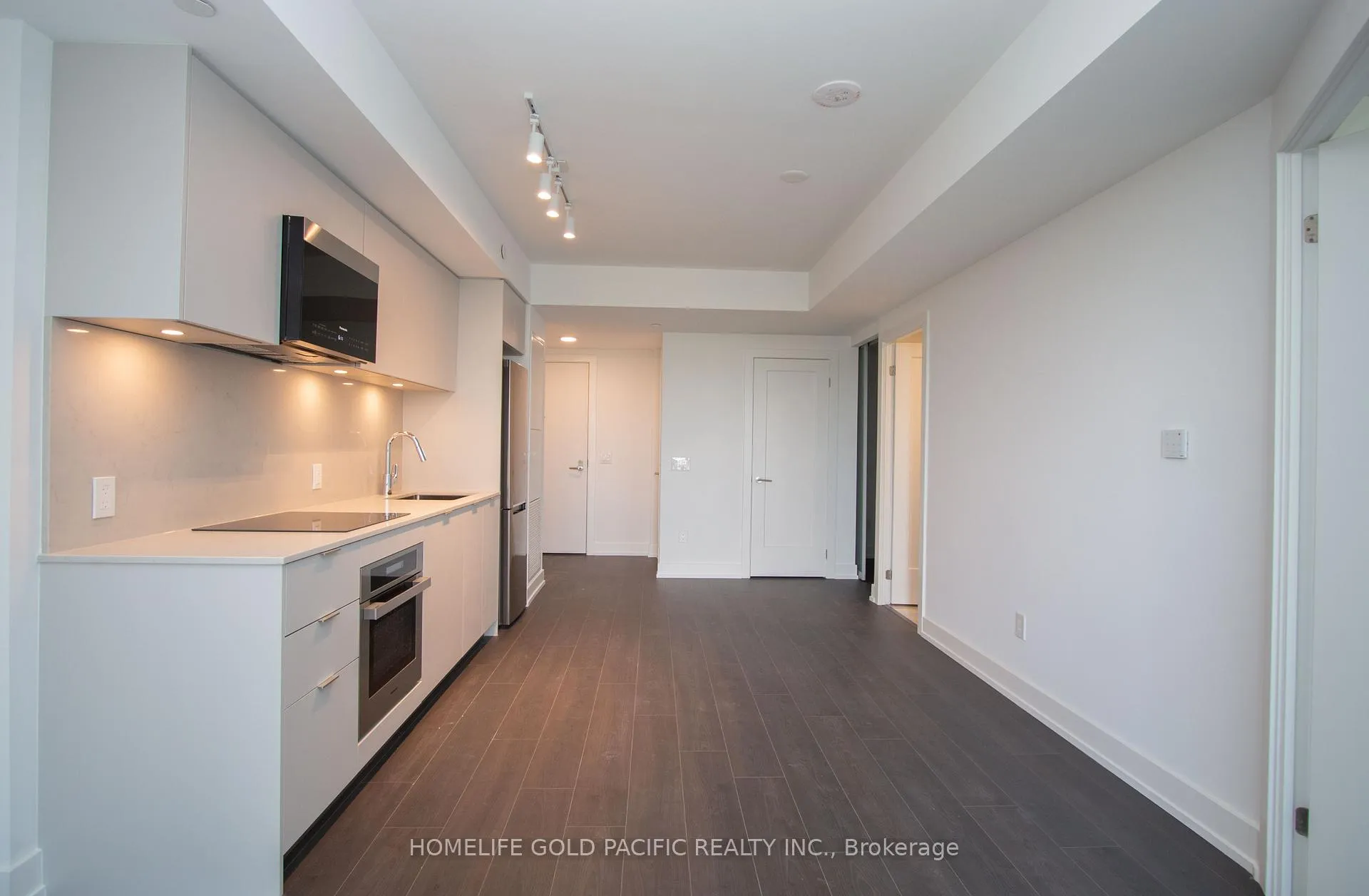 Photo 6 of Unit 917, 8 Cedarland Drive, Markham, Unionville — HOMEH