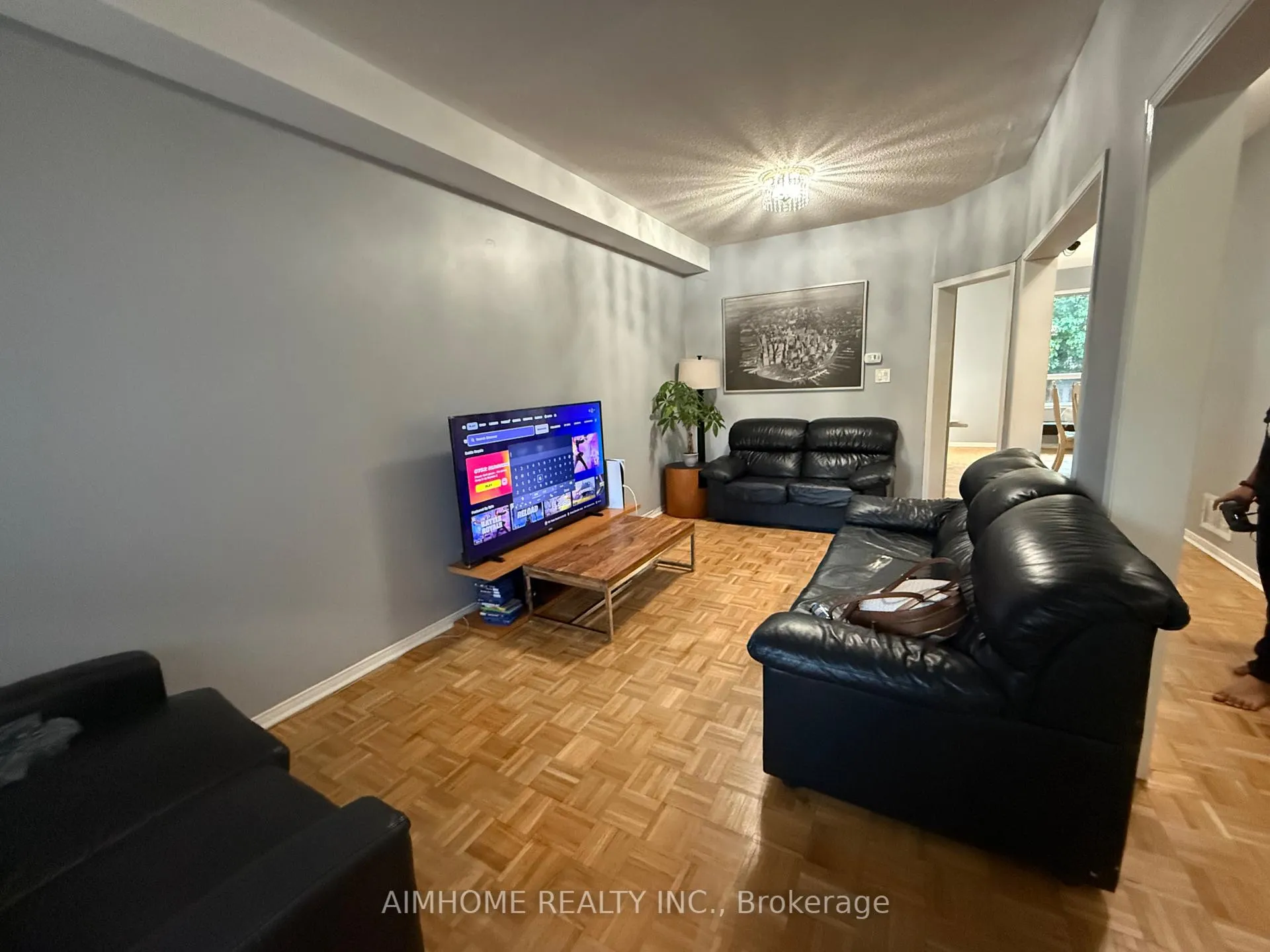 Photo 3 of 20 Craddock Street, Vaughan, Maple — HOMEH