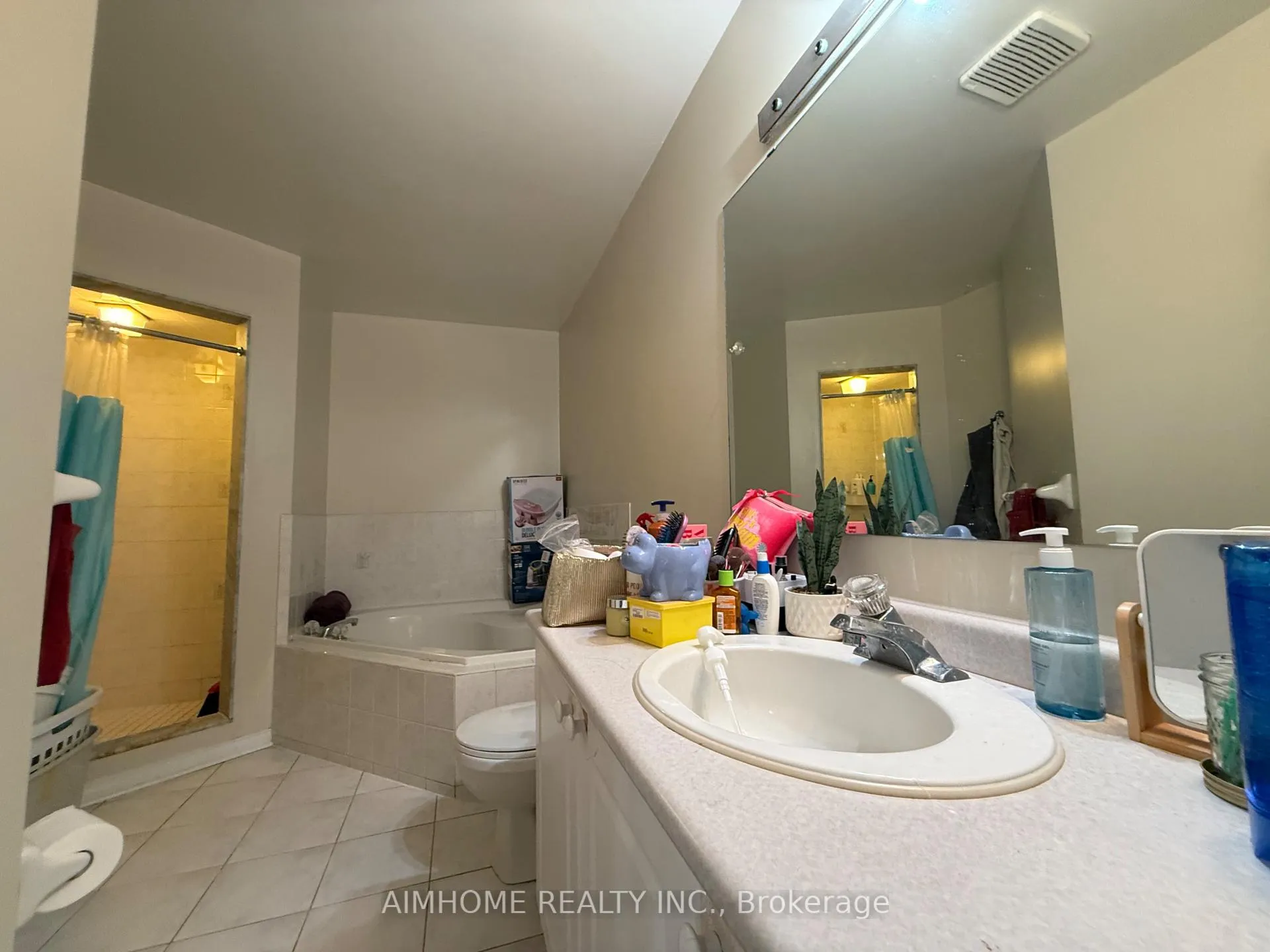 Photo 10 of 20 Craddock Street, Vaughan, Maple — HOMEH