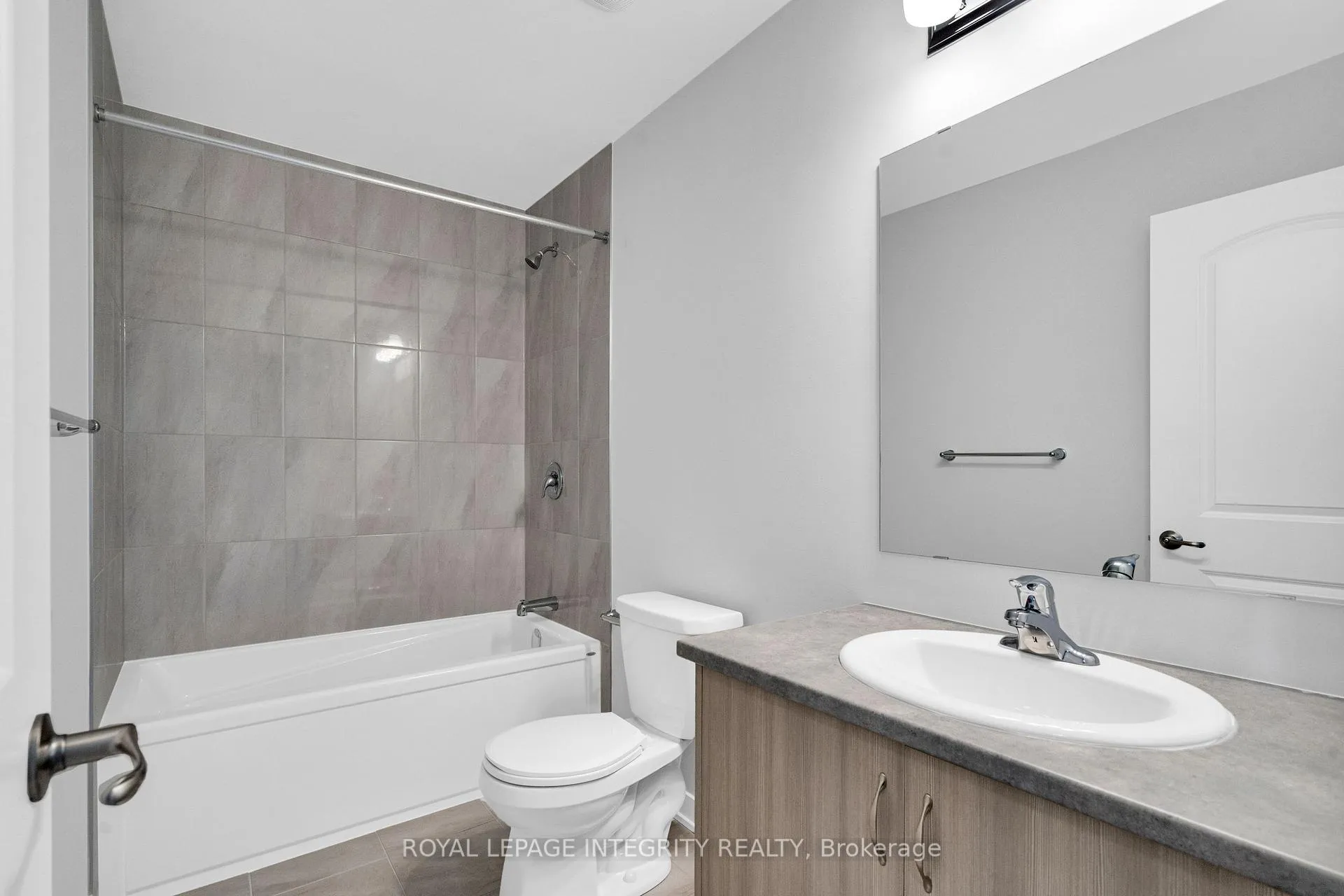 Photo 11 of 116 Robert Perry Street, North Grenville, North Grenville Twp (Kemptville South) — HOMEH
