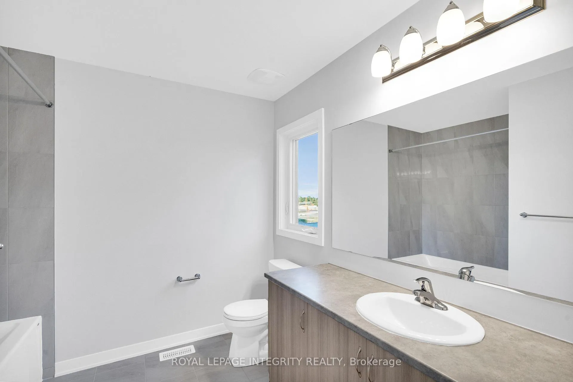 Photo 14 of 116 Robert Perry Street, North Grenville, North Grenville Twp (Kemptville South) — HOMEH