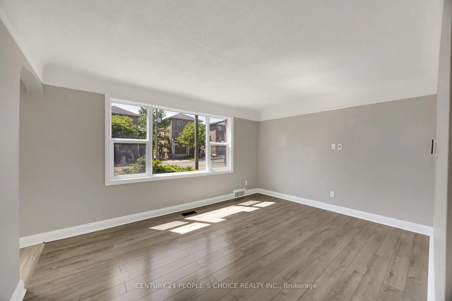 Photo 8 of 50 Columbia Street W, Waterloo — HOMEH