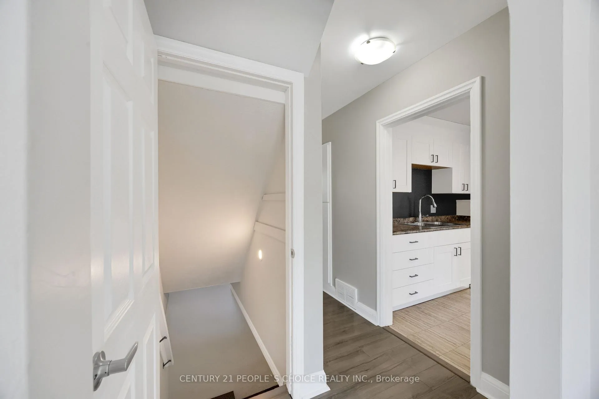 Photo 11 of 50 Columbia Street W, Waterloo — HOMEH