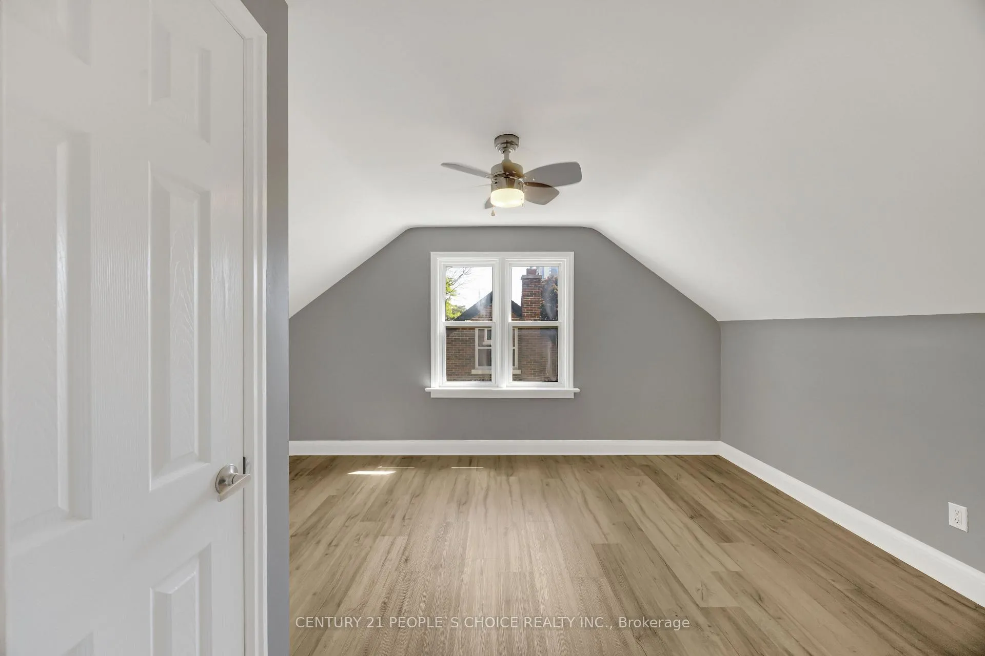 Photo 23 of 50 Columbia Street W, Waterloo — HOMEH