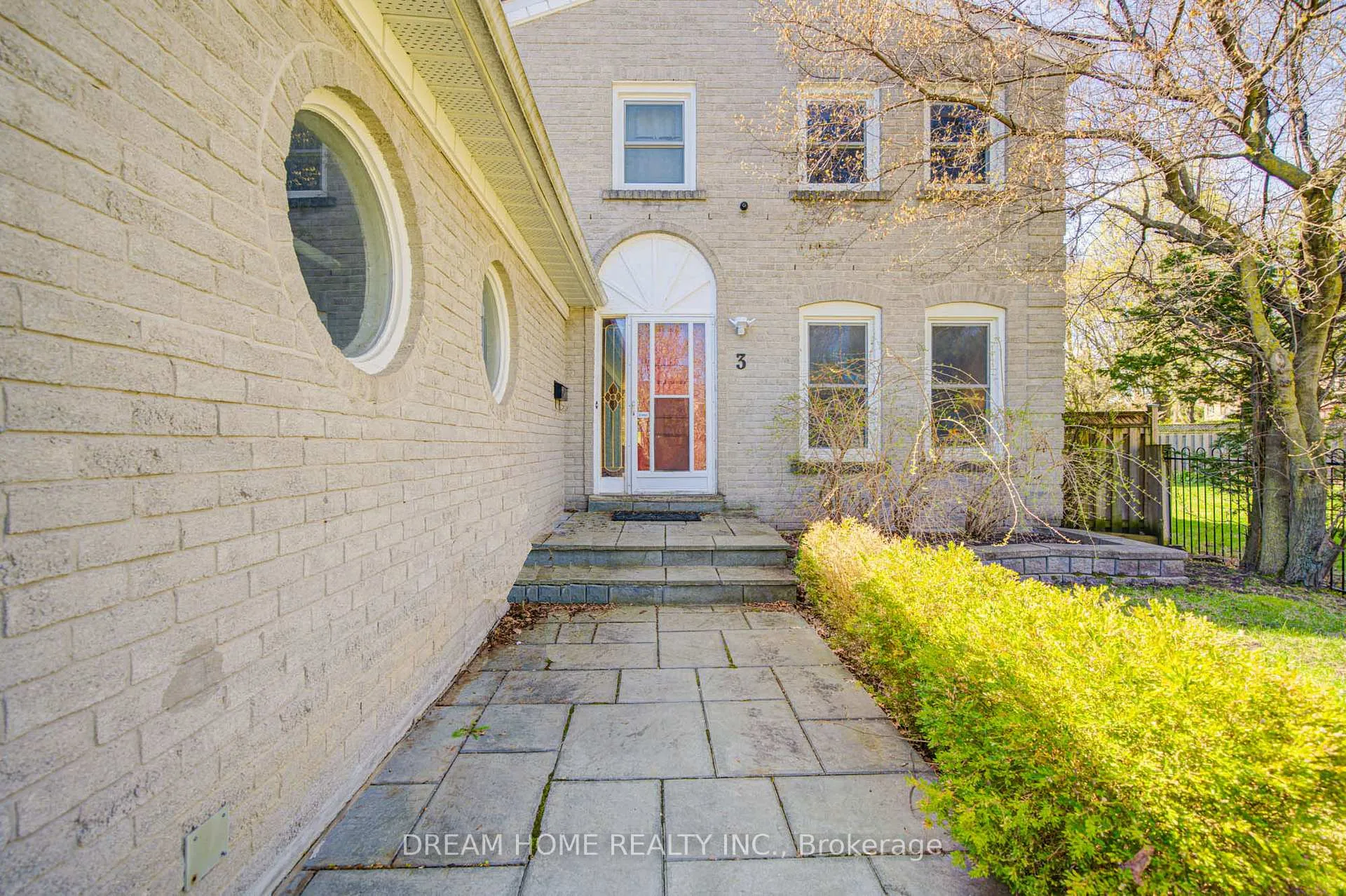 Photo 2 of 3 Ferndell Circle, Markham, Unionville — HOMEH