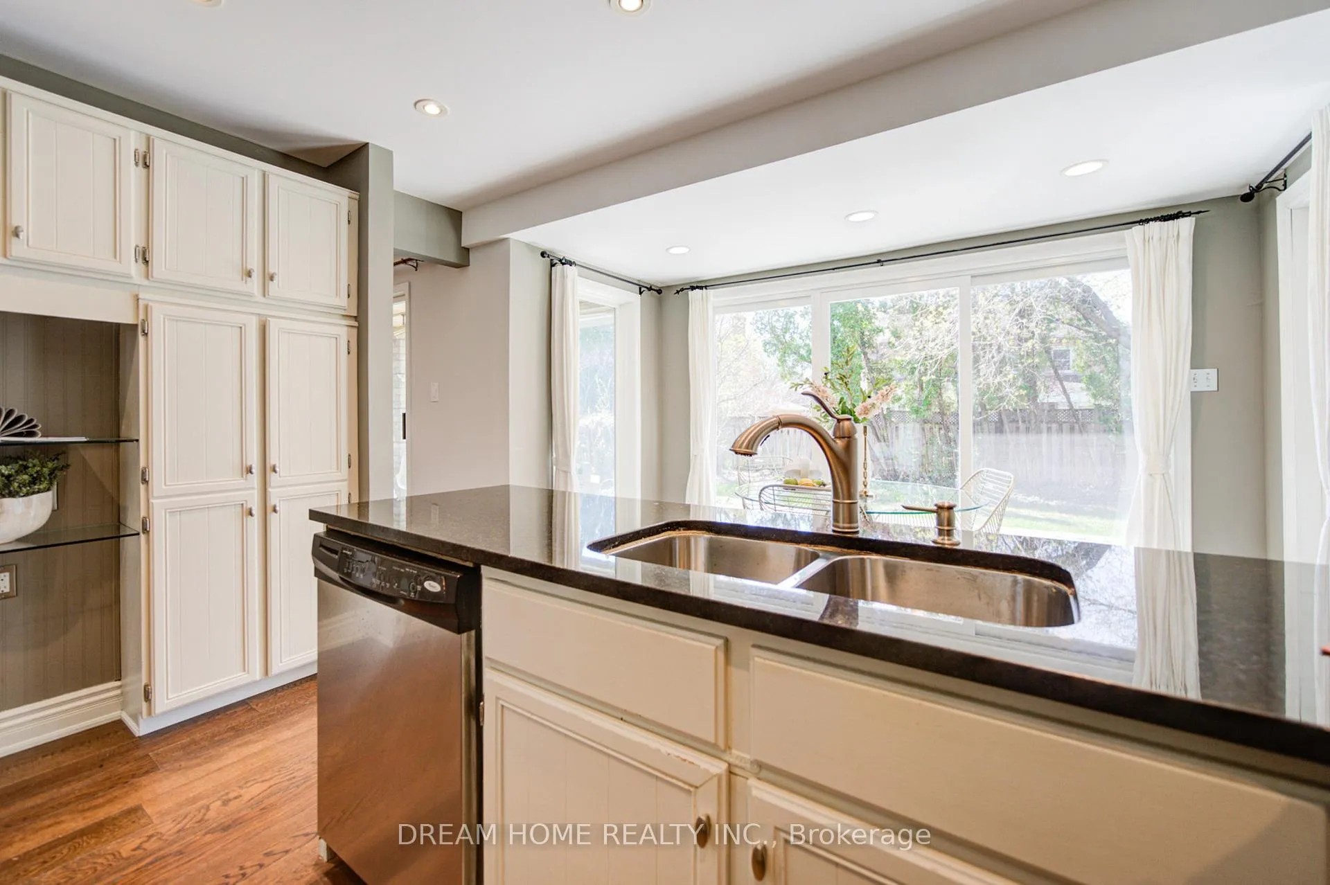 Photo 11 of 3 Ferndell Circle, Markham, Unionville — HOMEH