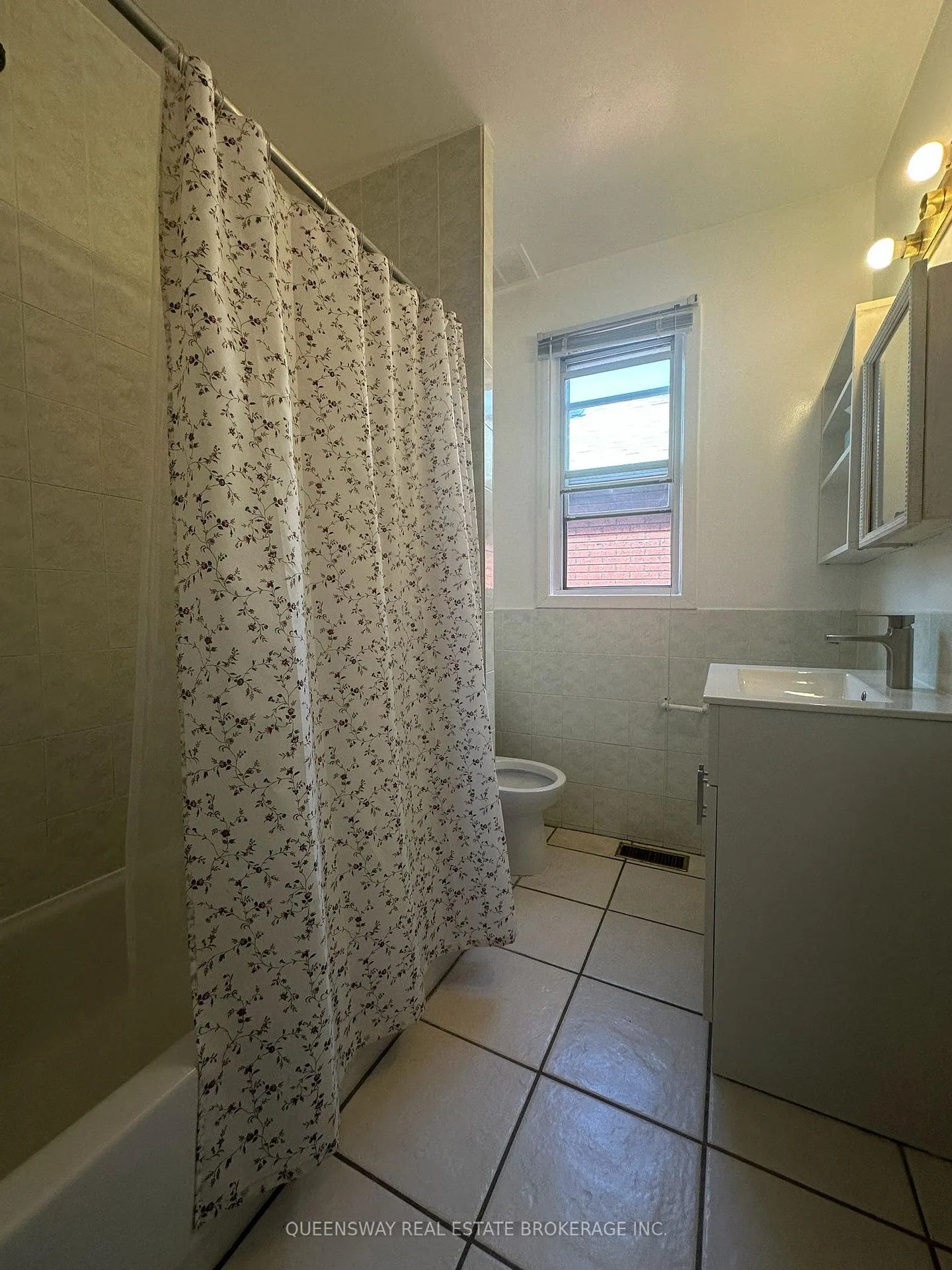 Photo 7 of Unit UPPER, 68 Melville Avenue, Toronto, Dovercourt-Wallace Emerson-Junction — HOMEH