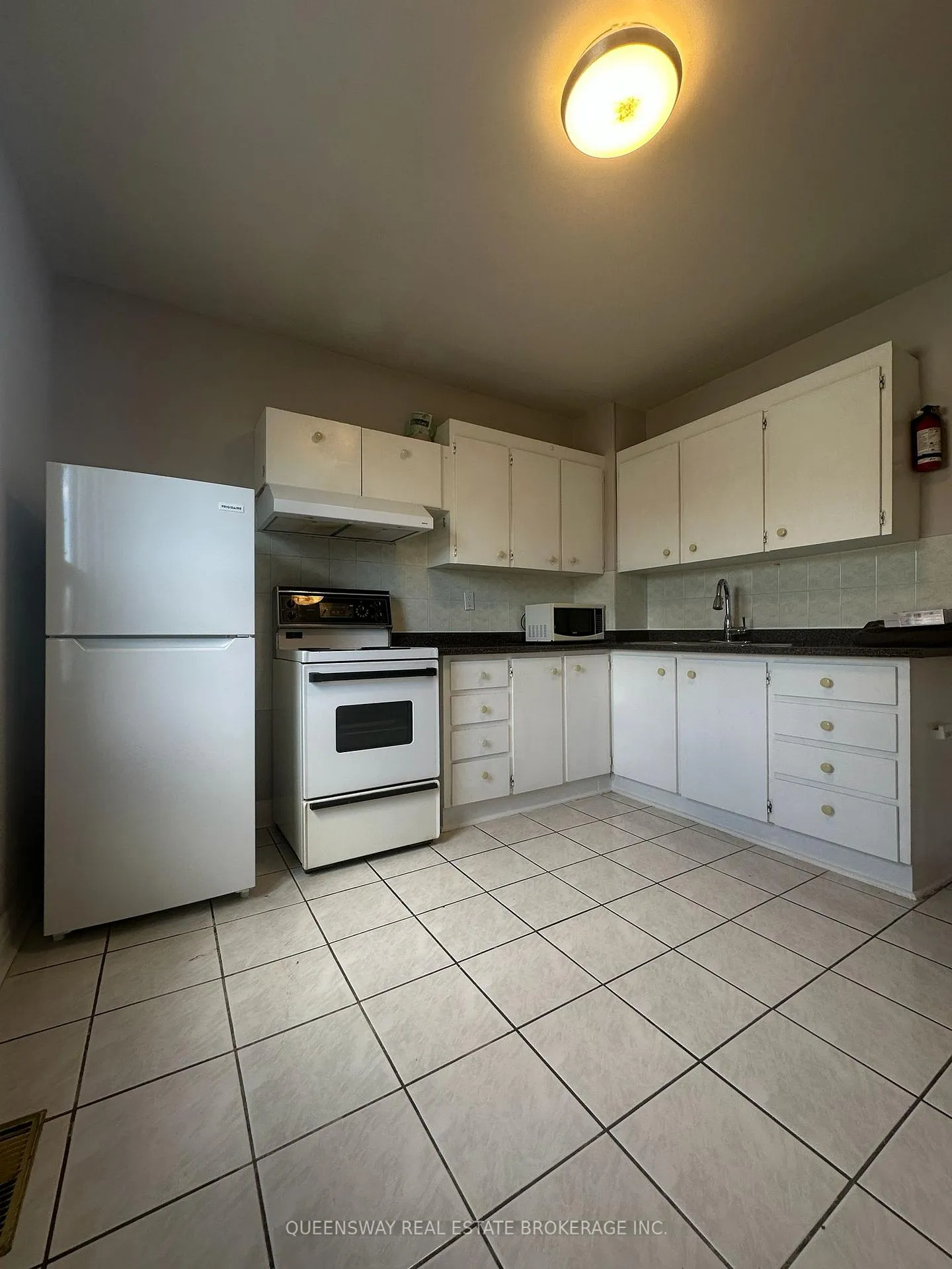 Photo 8 of Unit UPPER, 68 Melville Avenue, Toronto, Dovercourt-Wallace Emerson-Junction — HOMEH