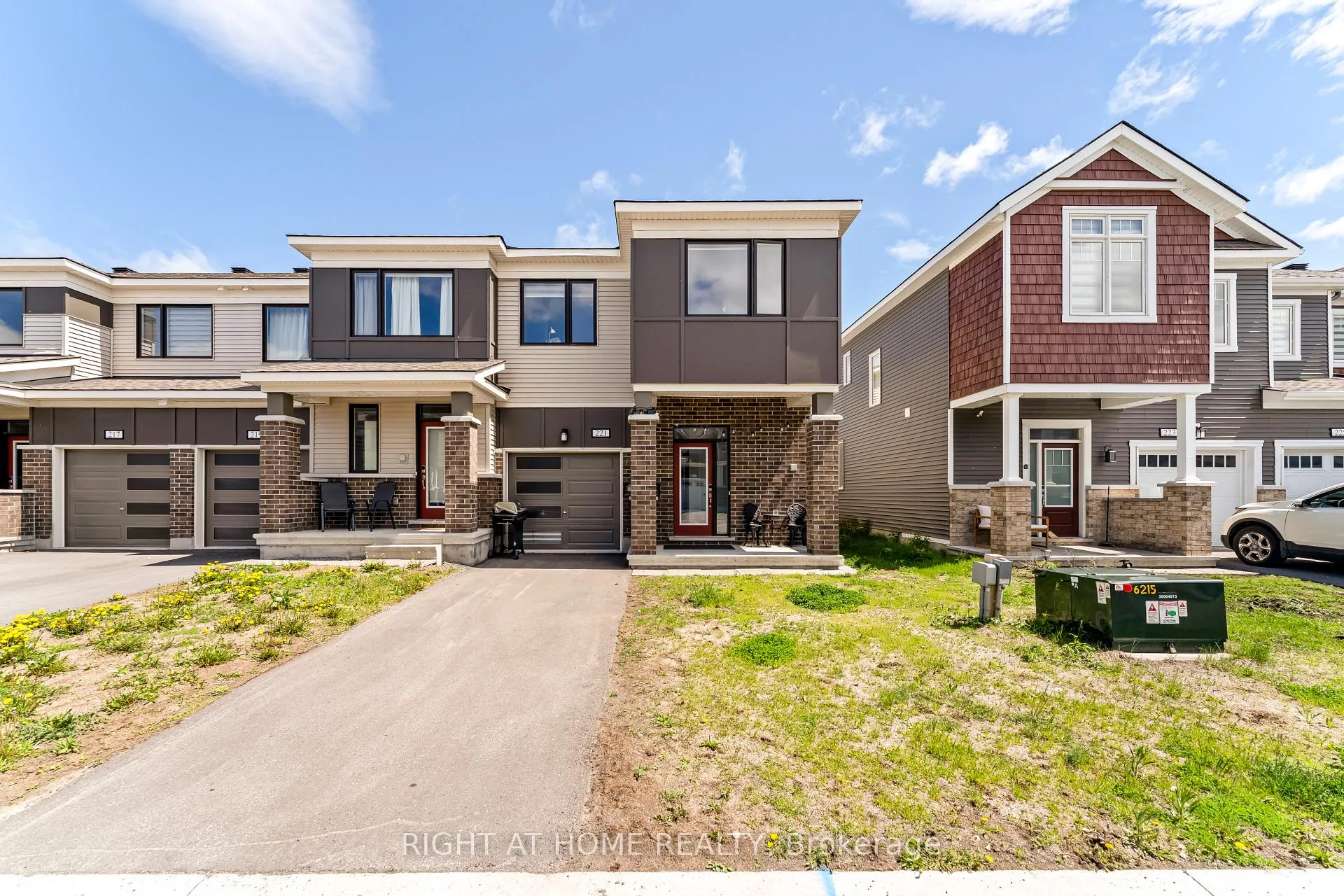 Photo 2 of 221 Billrian Crescent, Ottawa, Stittsville (North) — HOMEH