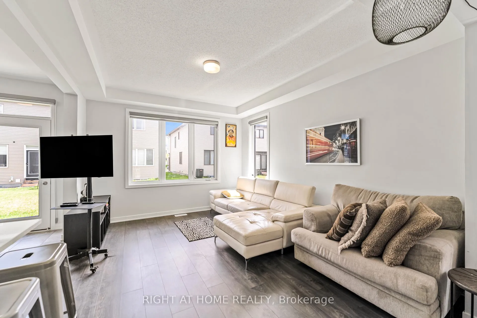 Photo 6 of 221 Billrian Crescent, Ottawa, Stittsville (North) — HOMEH