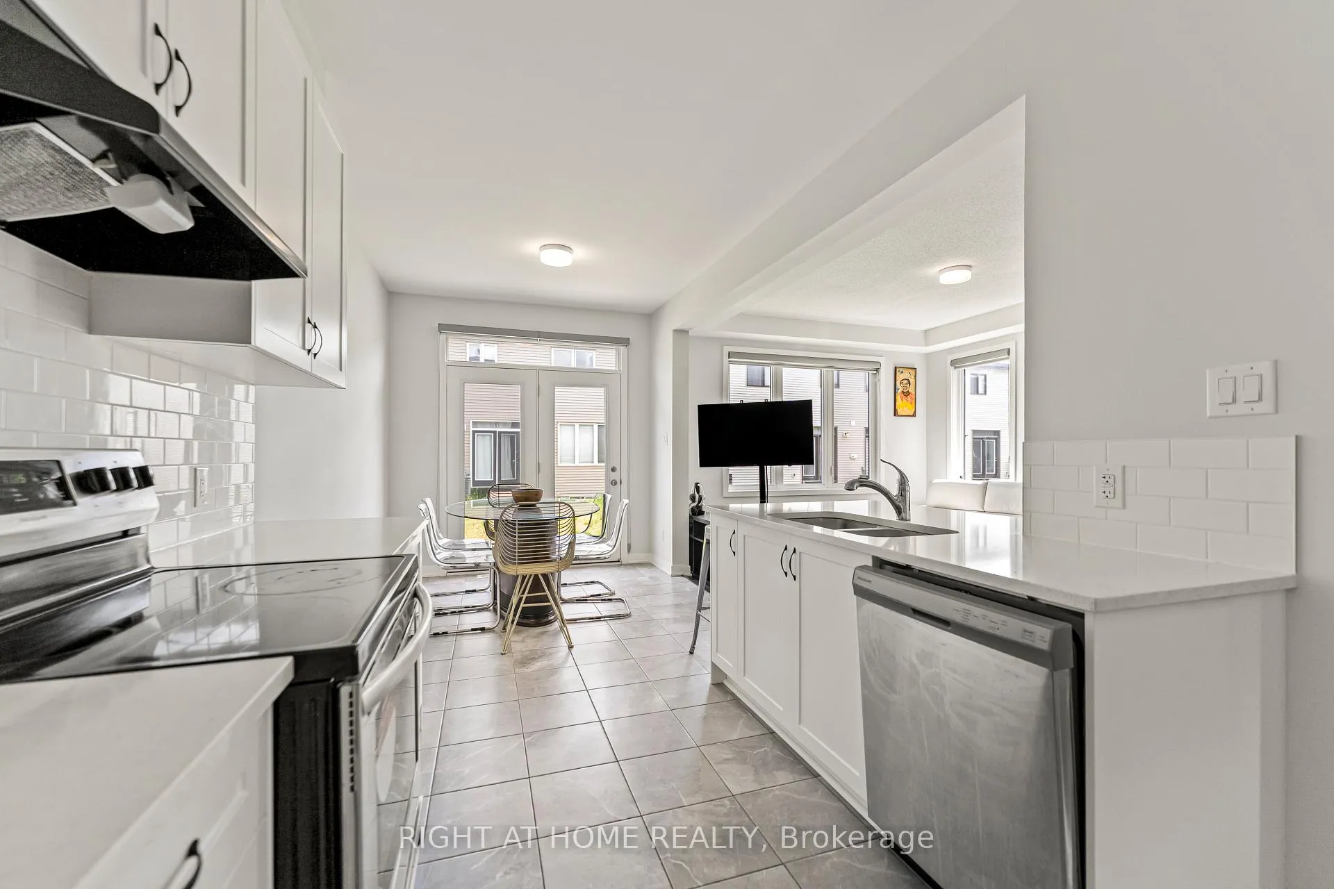 Photo 18 of 221 Billrian Crescent, Ottawa, Stittsville (North) — HOMEH